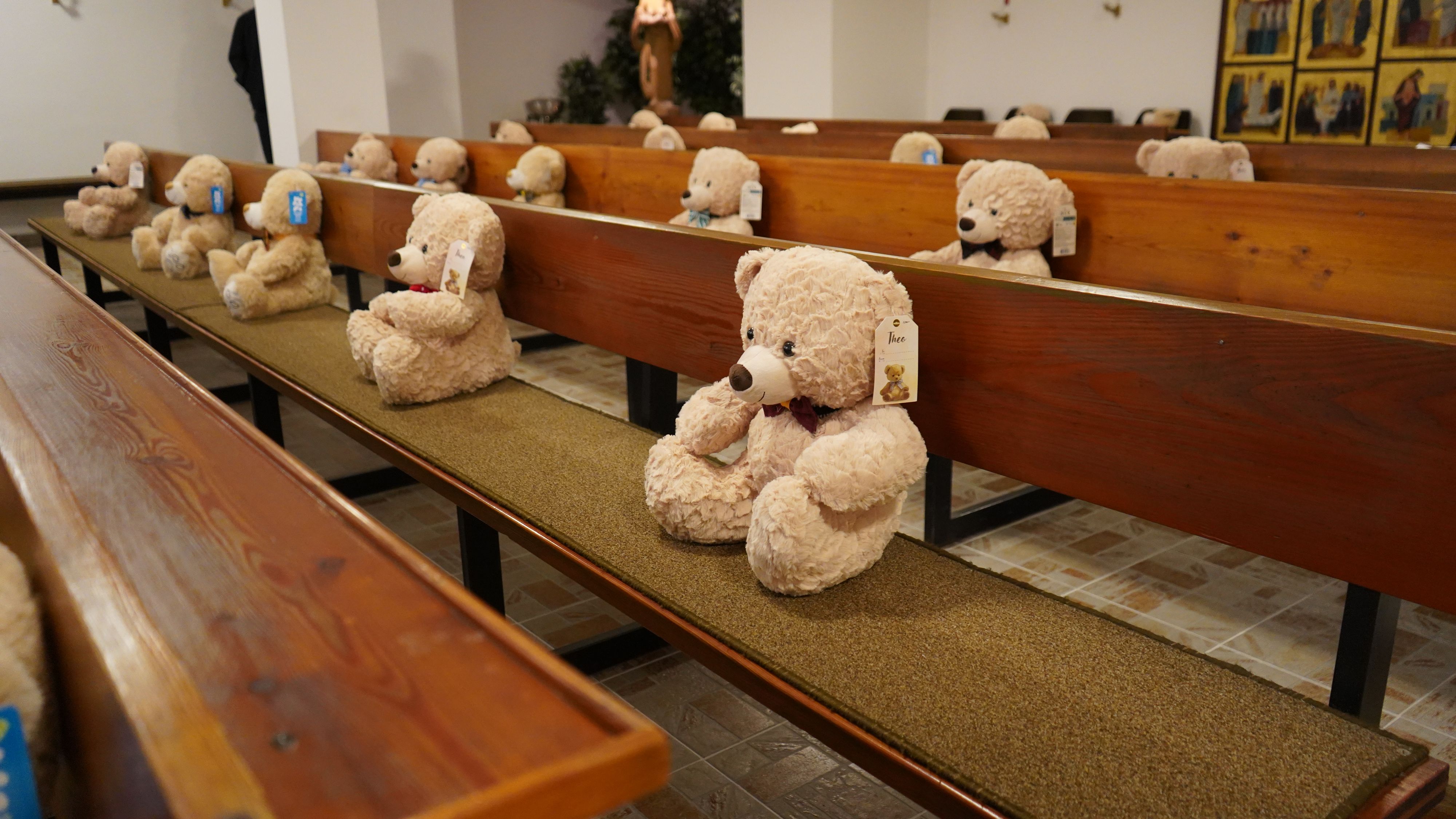 Heute.at - BÄRfekter Gottesdienst – 50 Teddys für Kids in Not