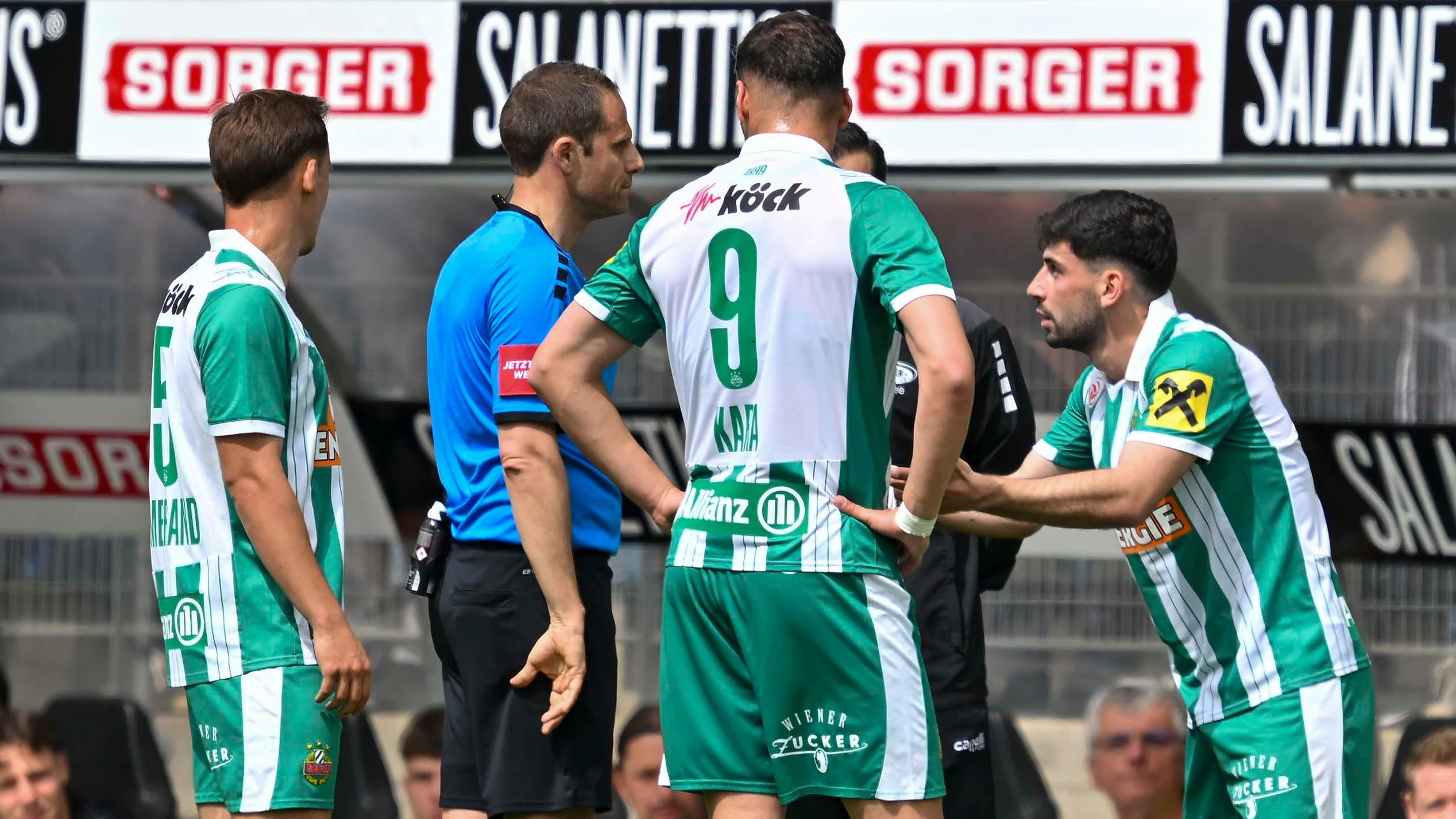 Heute.at - Inakzeptabel! Rapid-Trainer sauer wegen Demir-Rot