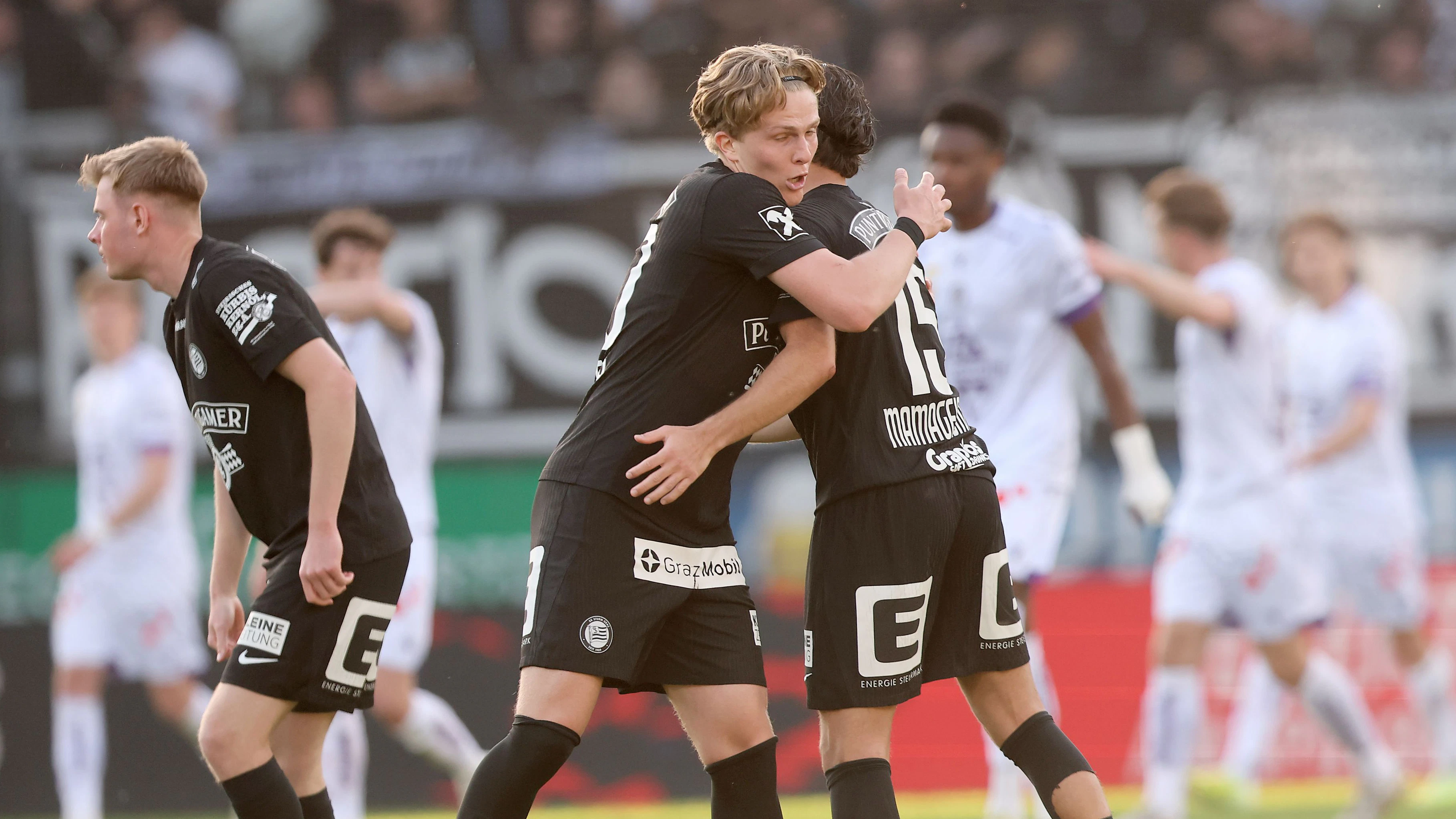 Heute.at - Verspätet bei Besprechung! Sturm lässt Star draußen