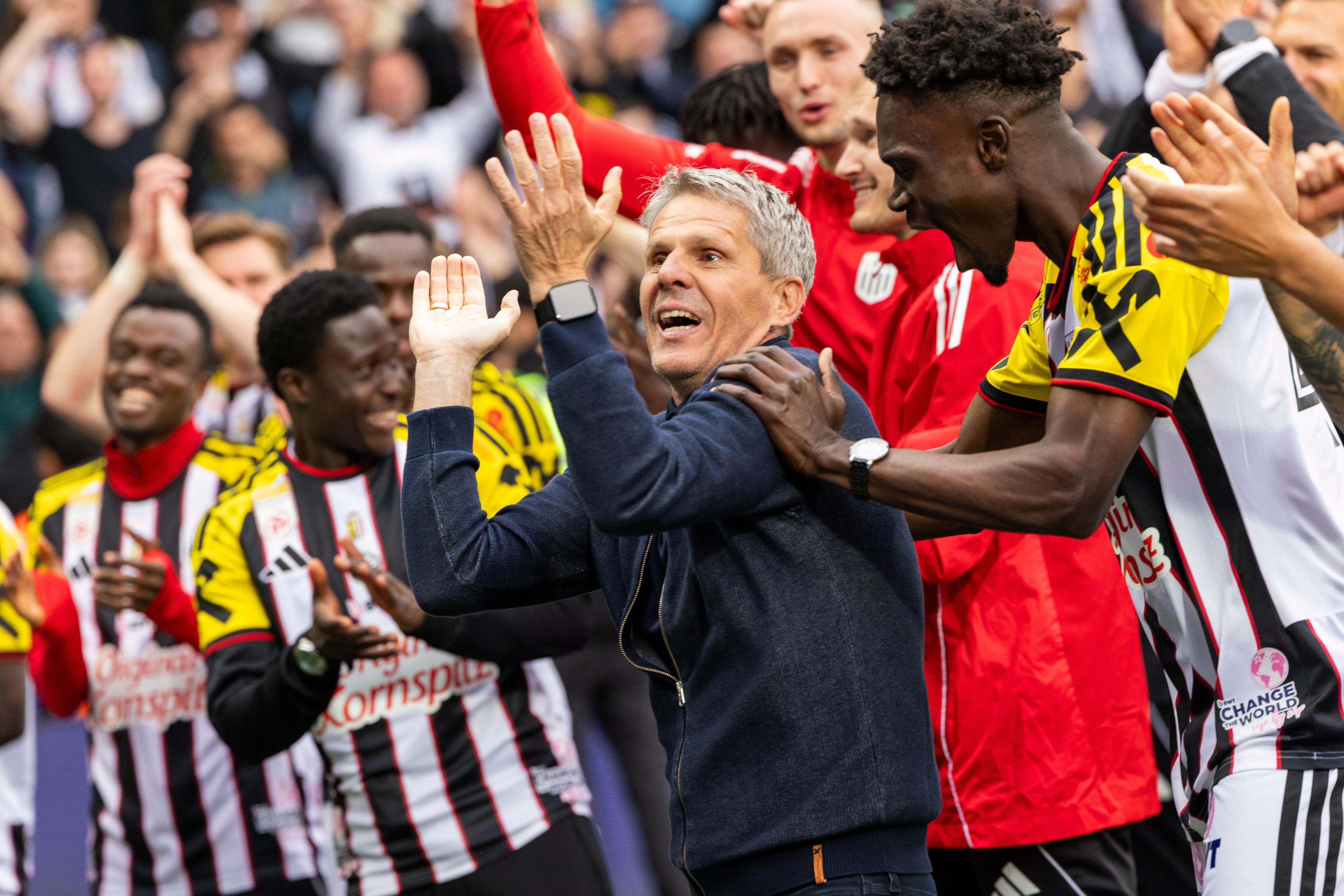 Didi Kühbauer feiert das Double mit dem LASK