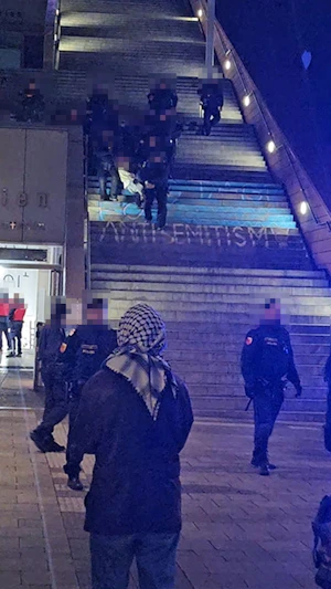 ESC-Finale Wien: 14 Festnahmen bei Demo nahe Stadthalle. Vermummte protestieren, Polizei schreitet ein. Alle Details zur aktuellen Nacht.