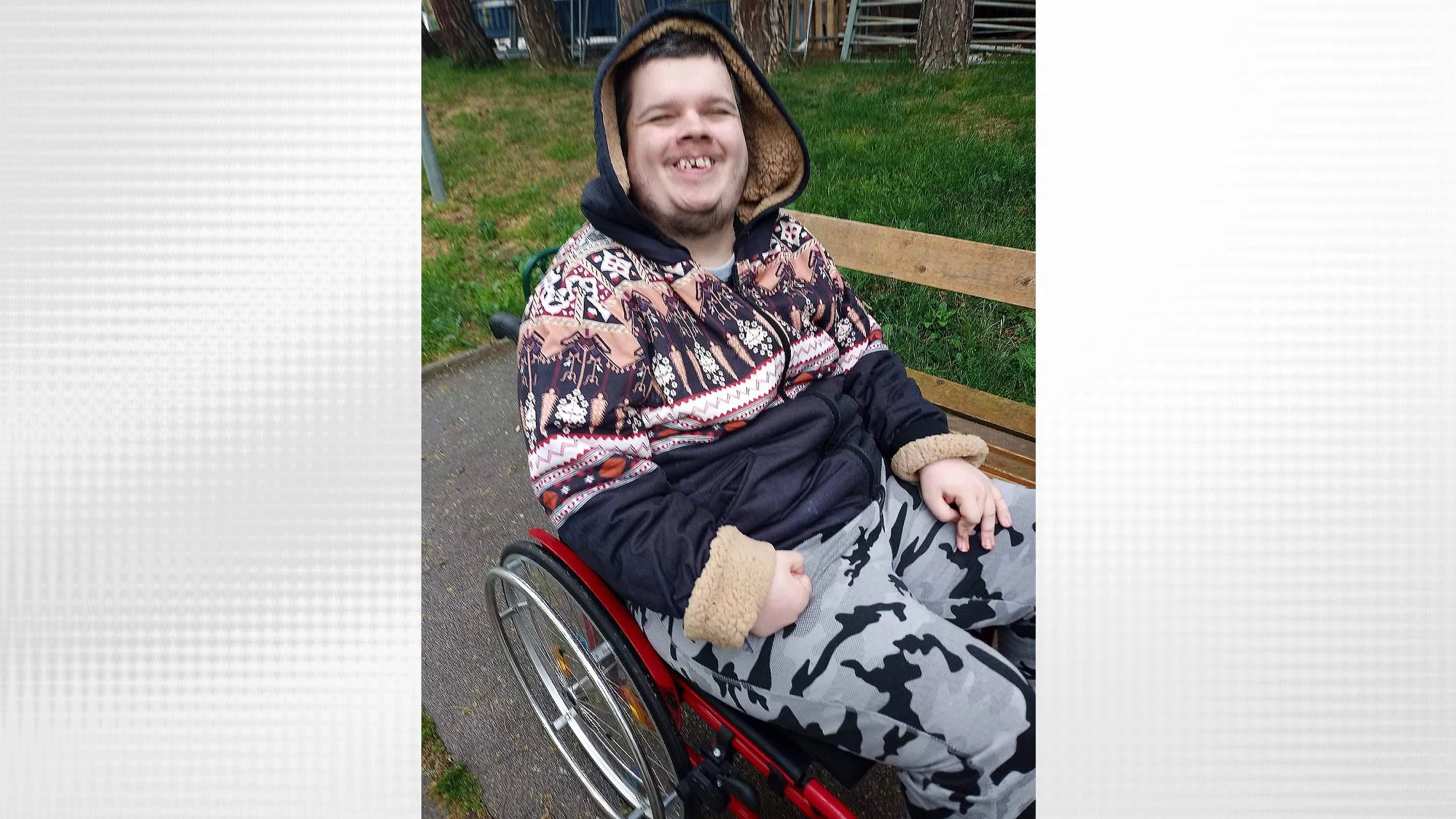 Früher konnte Dustin noch gehen, jetzt sind Ausflüge nur noch im Rollstuhl möglich.