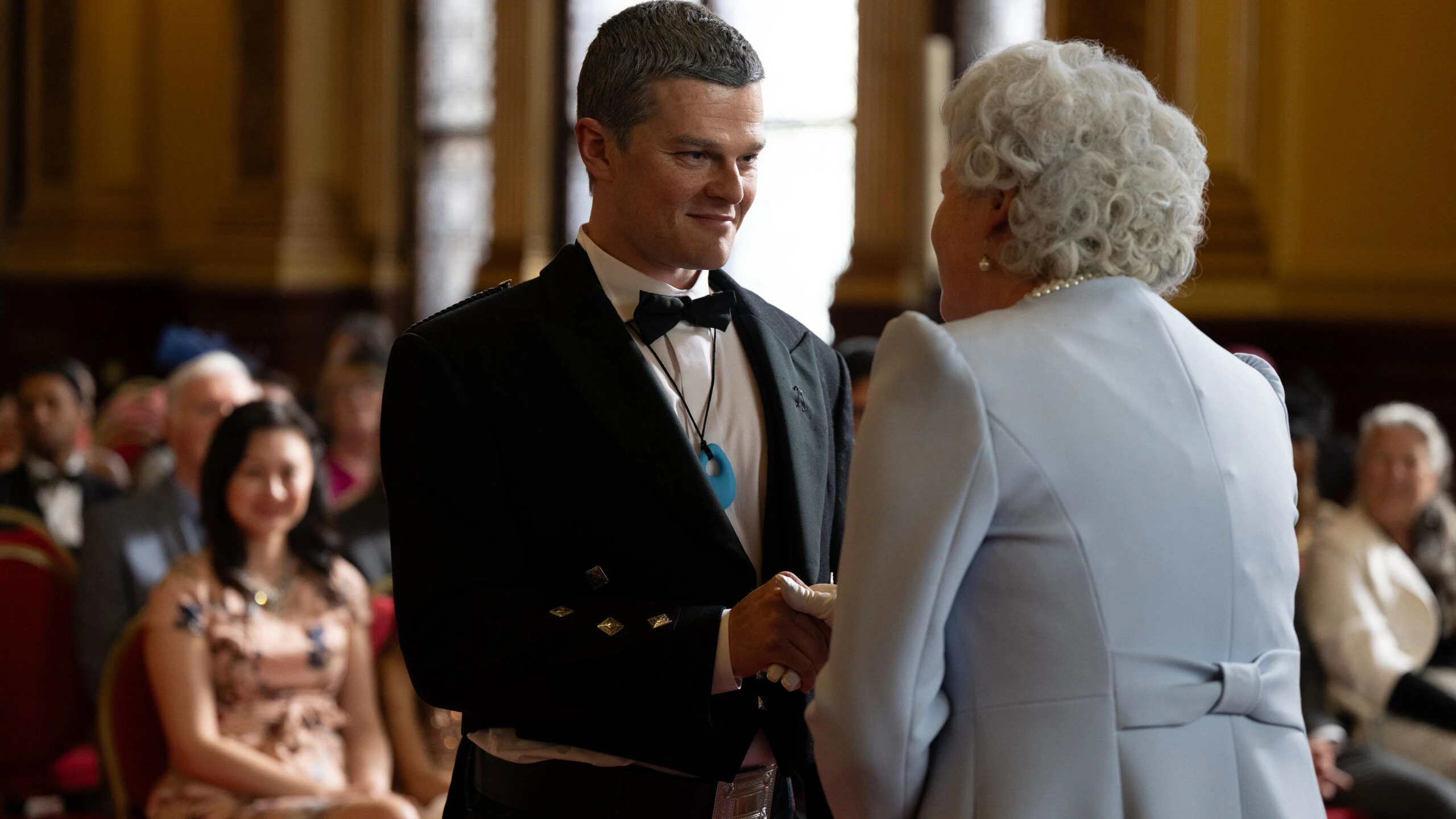 Der schottische Tourette-Aktivist John Davidson wurde im Juli 2019 von Queen Elizabeth II. persönlich im Palace of Holyroodhouse in Edinburgh mit dem Orden MBE (Member of the Order of the British Empire) ausgezeichnet.