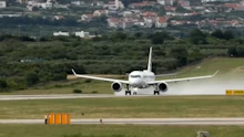 Horror-Start! Kroaten-Flieger kommt von Piste ab