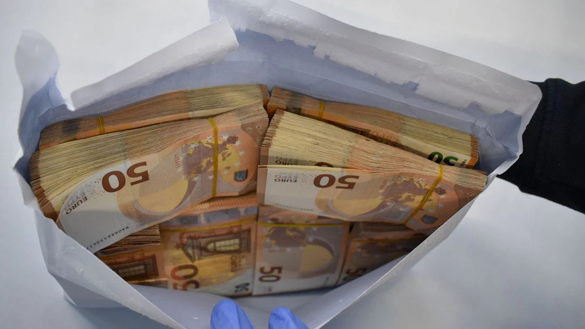 Heute.at - Hab kein Bargeld – dann finden Beamte 350.000 Euro