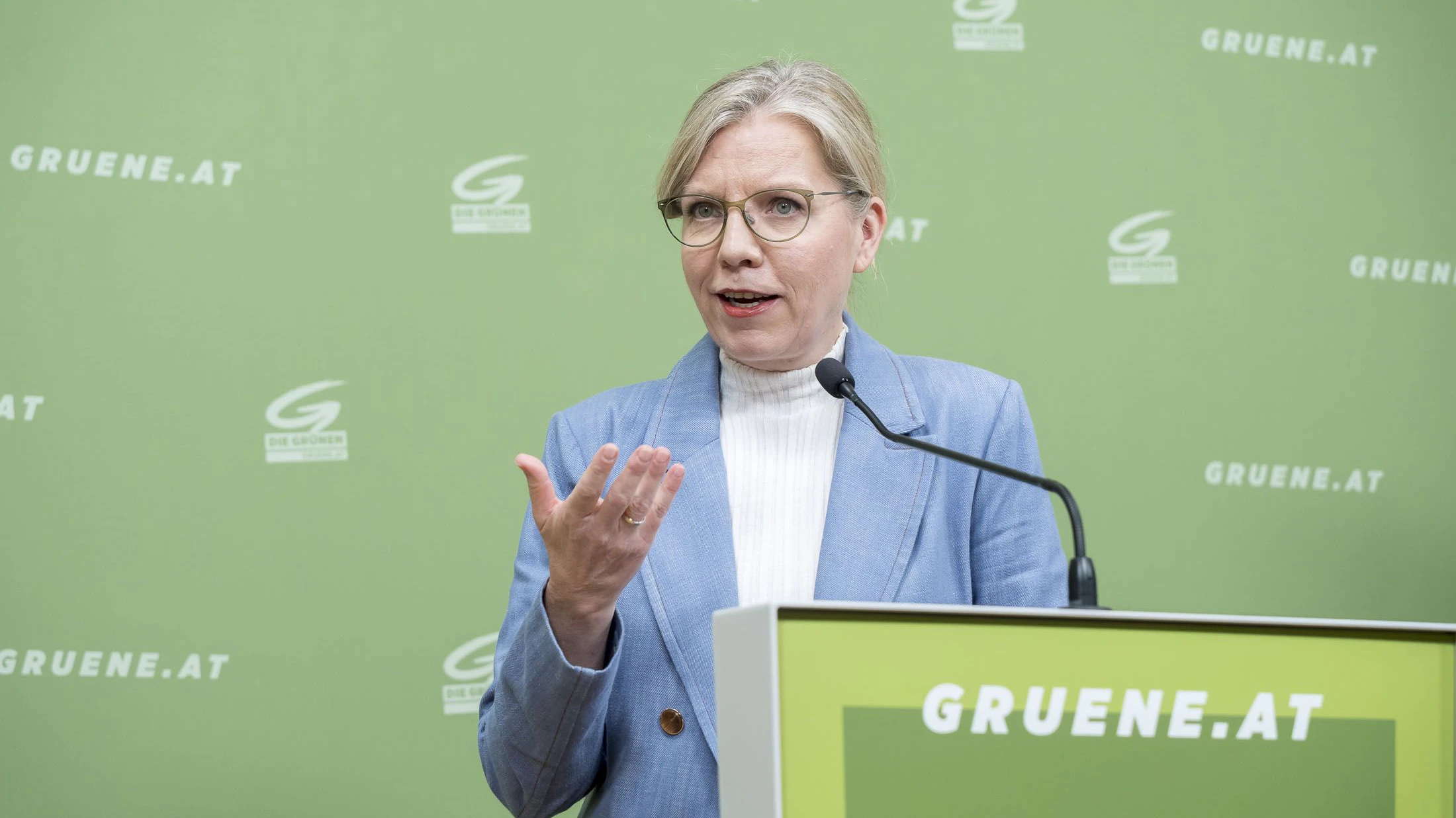Grünen-Chefin und -Klubobfrau Leonore Gewessler geht im Vorfeld der Nationalratssitzungen diese Woche hart ins Gericht mit der Regierung.