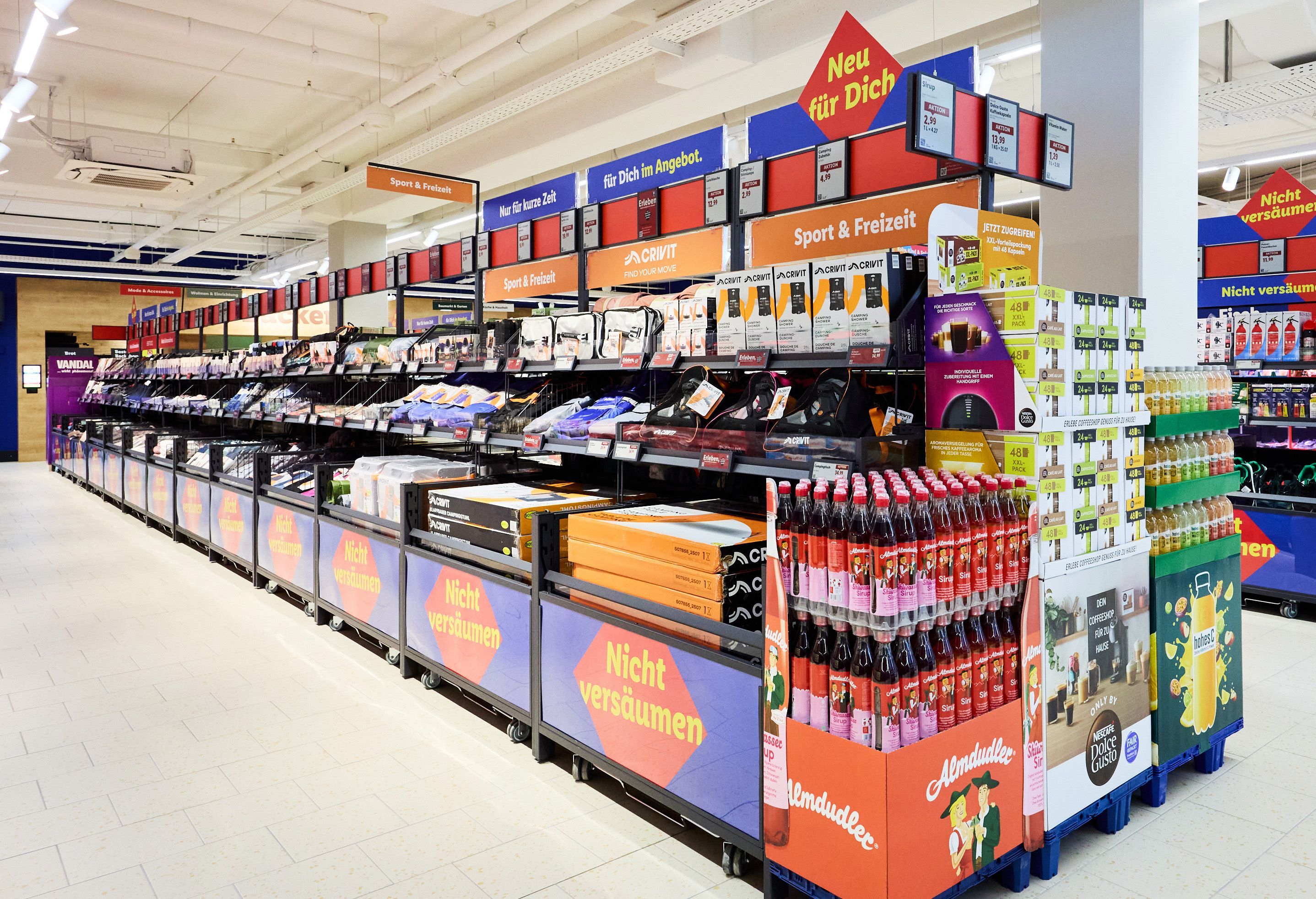 Sechs übersichtliche Themenwelten statt unübersichtliches Angebot: Lidl gestaltet die Non-Food-Bereiche neu.