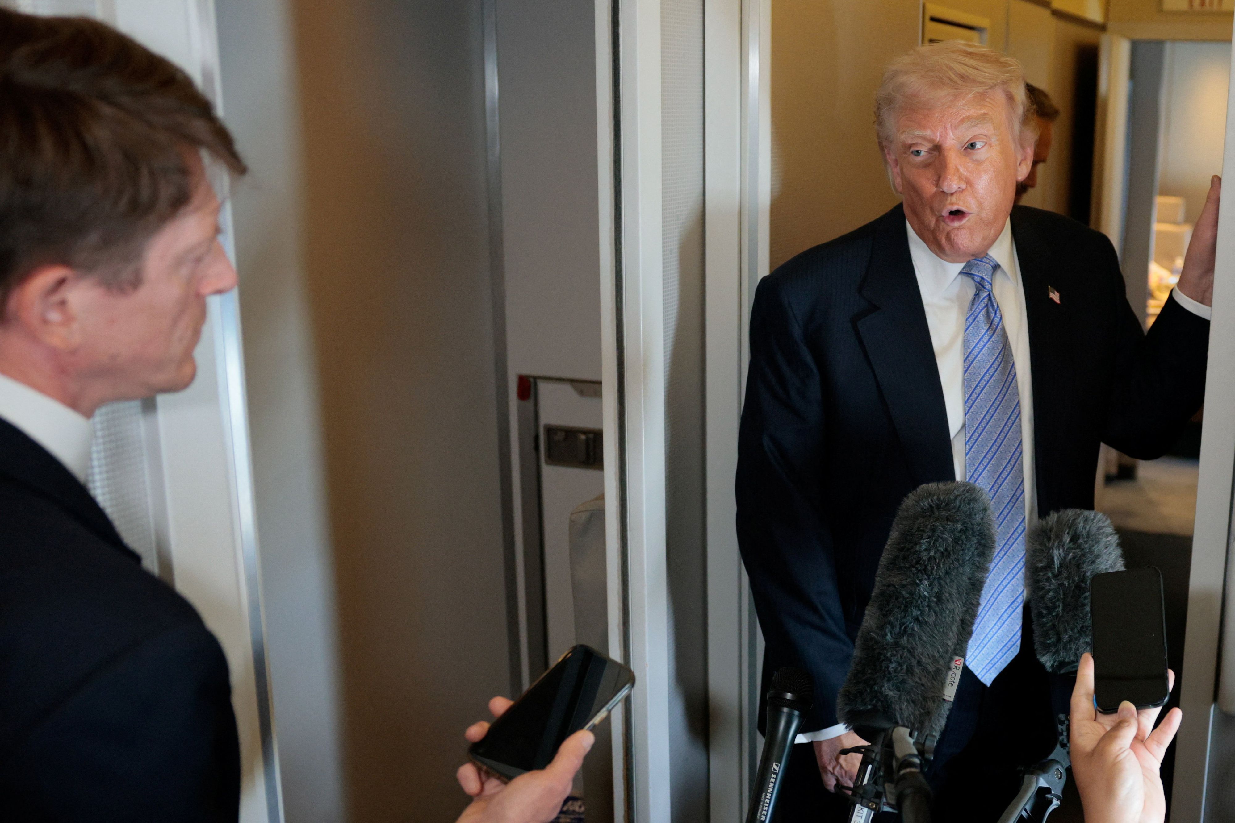 Trump in der Air Force One am 15. Mai 2026