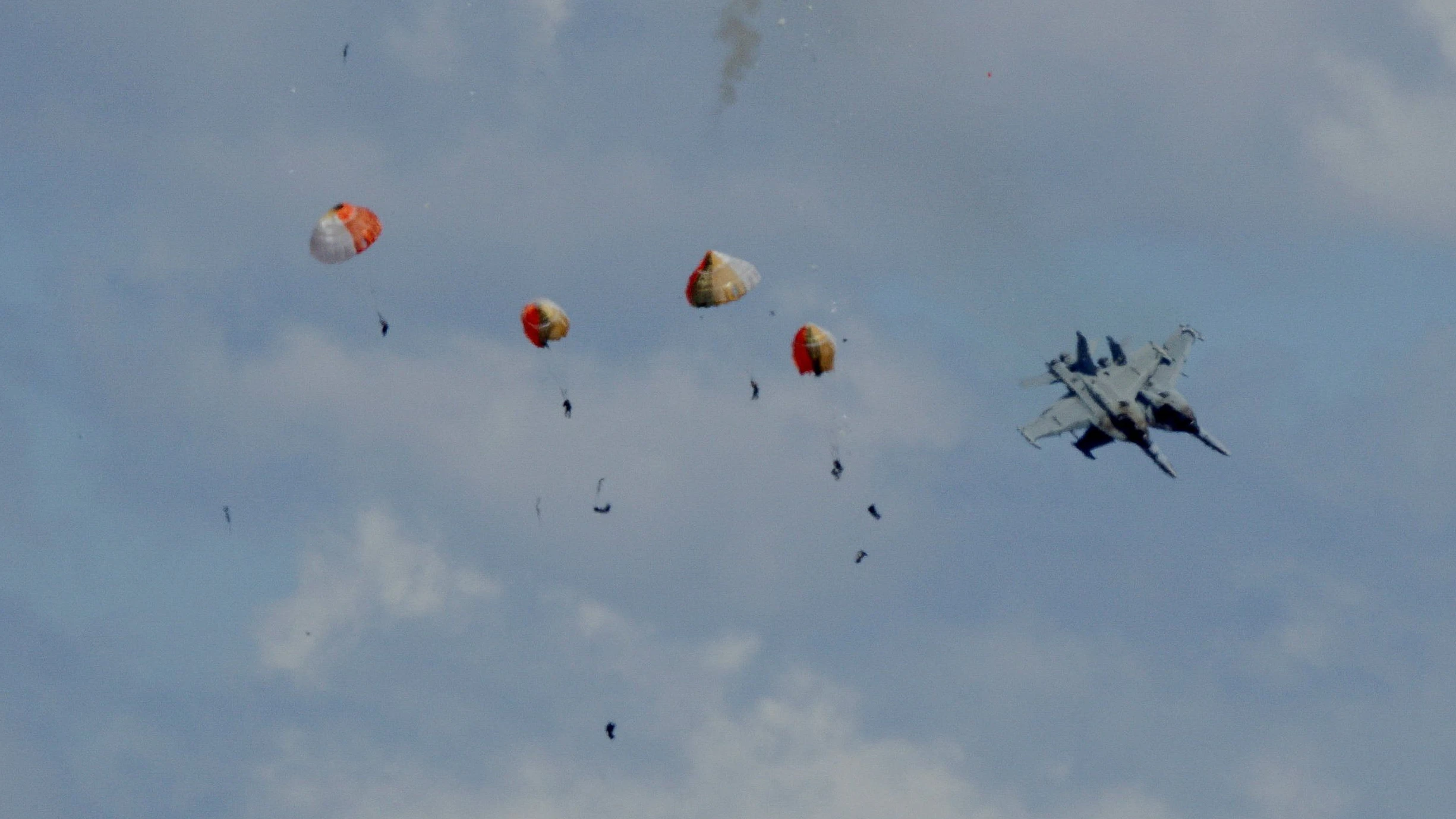 Four crew members of two E/A-18G Growler military jets eject safely following a mid-air collision during the Gunfighter Skies Air Show outside Mountain Home Air Force Base in Idaho, U.S. May 17, 2026, in this screengrab obtained from a handout video. Henk Zuurbier/Handout via REUTERS   THIS IMAGE HAS BEEN SUPPLIED BY A THIRD PARTY. MANDATORY CREDIT. NO RESALES. NO ARCHIVES. THIS PICTURE WAS PROCESSED BY REUTERS TO ENHANCE QUALITY. AN UNPROCESSED VERSION HAS BEEN PROVIDED SEPARATELY. TPX IMAGES OF THE DAY.  REFILE - ADDING NAME OF THE JETS AND AIRSHOW  VERIFICATION  - Reuters was able to confirm the location of footage from source and report by authorities.  - Date of footage confirmed by file data and authorities.     