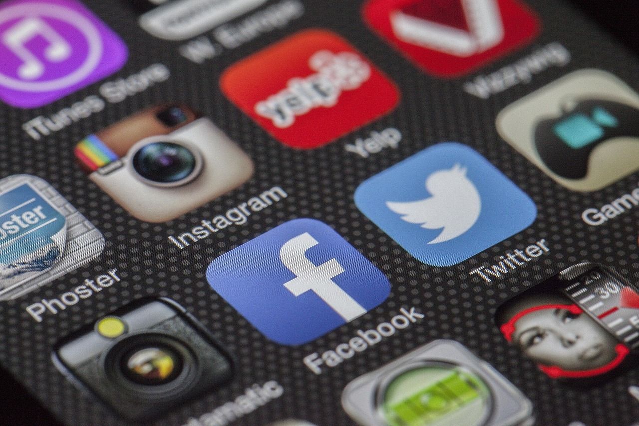 Handy mit Social-Media-Apps
