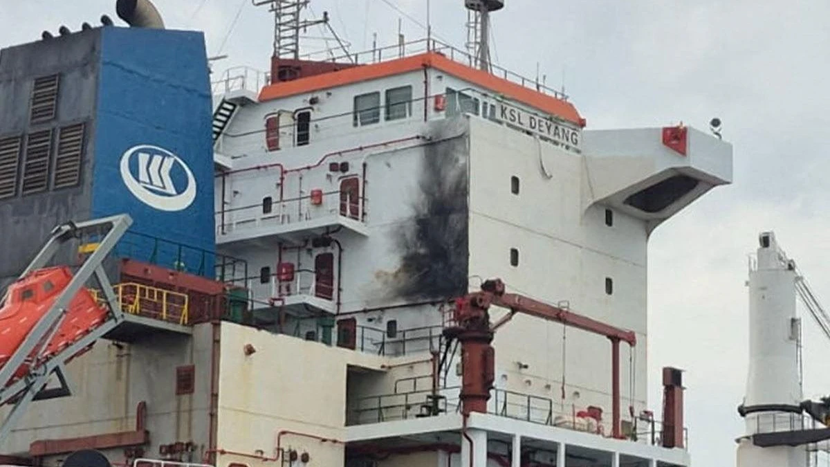 Charring on Ksl Deyang vessel after a strike on the Chinese-owned cargo vessel, according to Ukrainian authorities, following a night of Russian attacks on Odesa region, in a location given as at sea, in this handout image released on May 18, 2026. Ukrainian Navy/Handout via REUTERS    THIS IMAGE HAS BEEN SUPPLIED BY A THIRD PARTY MANDATORY CREDIT. OVERLAY FROM SOURCE.  VERIFICATION -Location or date of the image not verified -Vessel tracking data shows vessel ‘KSL DEYANG’ was located in the Black Sea near Sulina, Romania on May 17, 2026 -Vessel identified as ‘KSL DEYANG’ from dock layout and signages which matched file image -Ukrainian Navy said on Monday that a Russian drone attacked vessel ‘KSL DEYANG’ in the Black Sea near Odesa.   