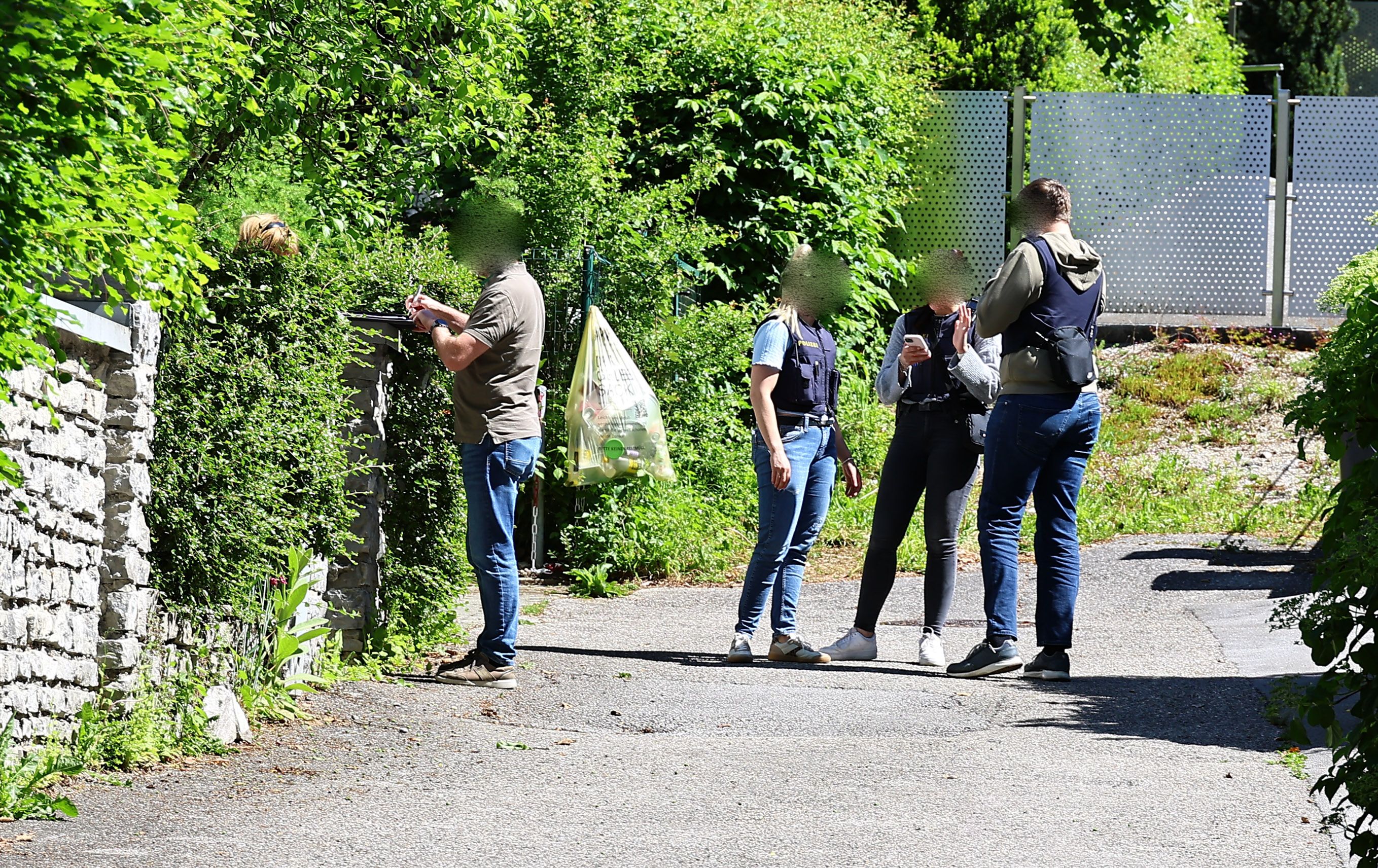 Die Polizei sucht nach dem Täter.