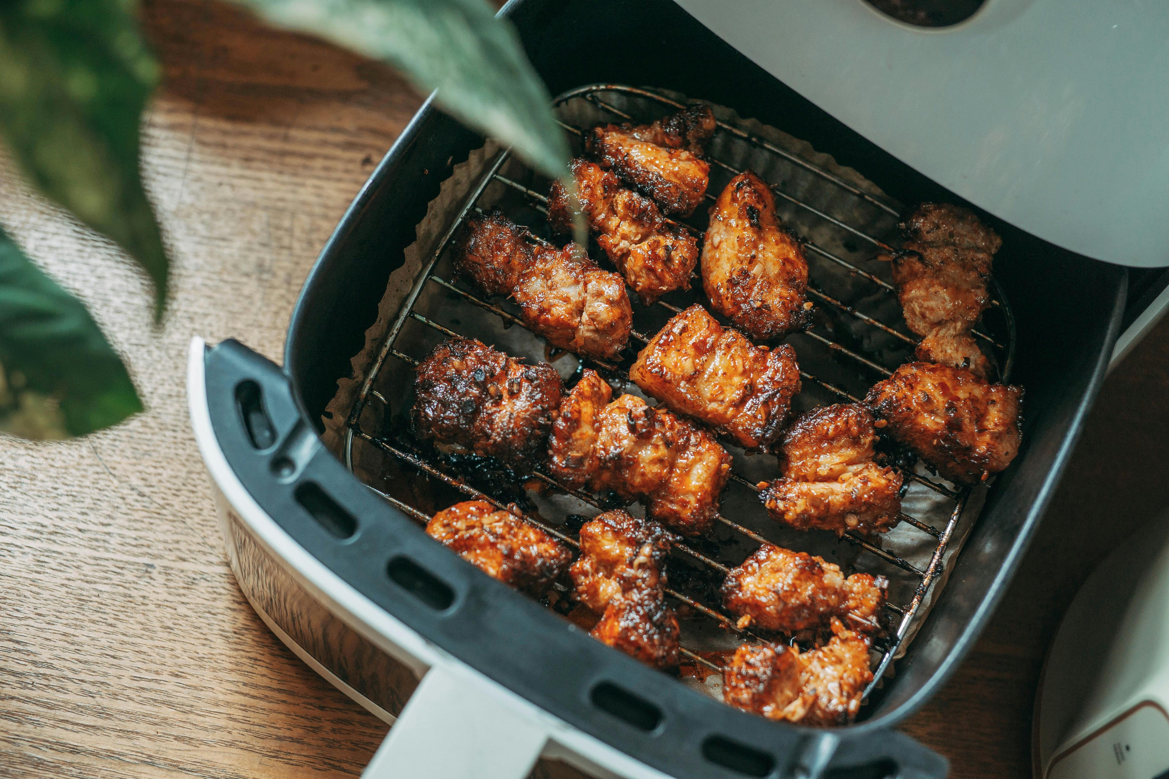 Der Airfryer, eine Art Minibackrohr, löst bei jüngeren Generationen den Ofen ab.