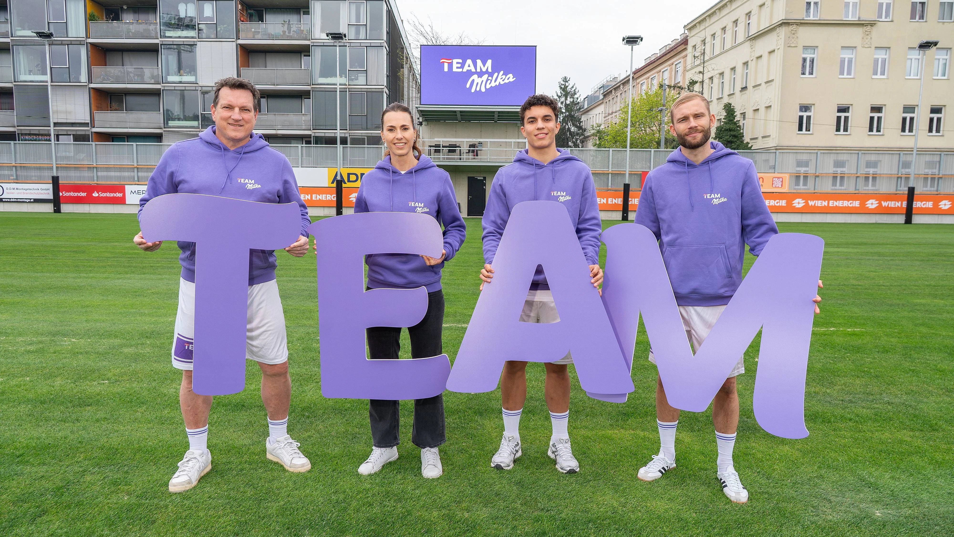 Das Milka-Team (v.l.n.r.): Andi Herzog, Viktoria Schnaderbeck, Jakob Pokorny und Konrad Laimer.