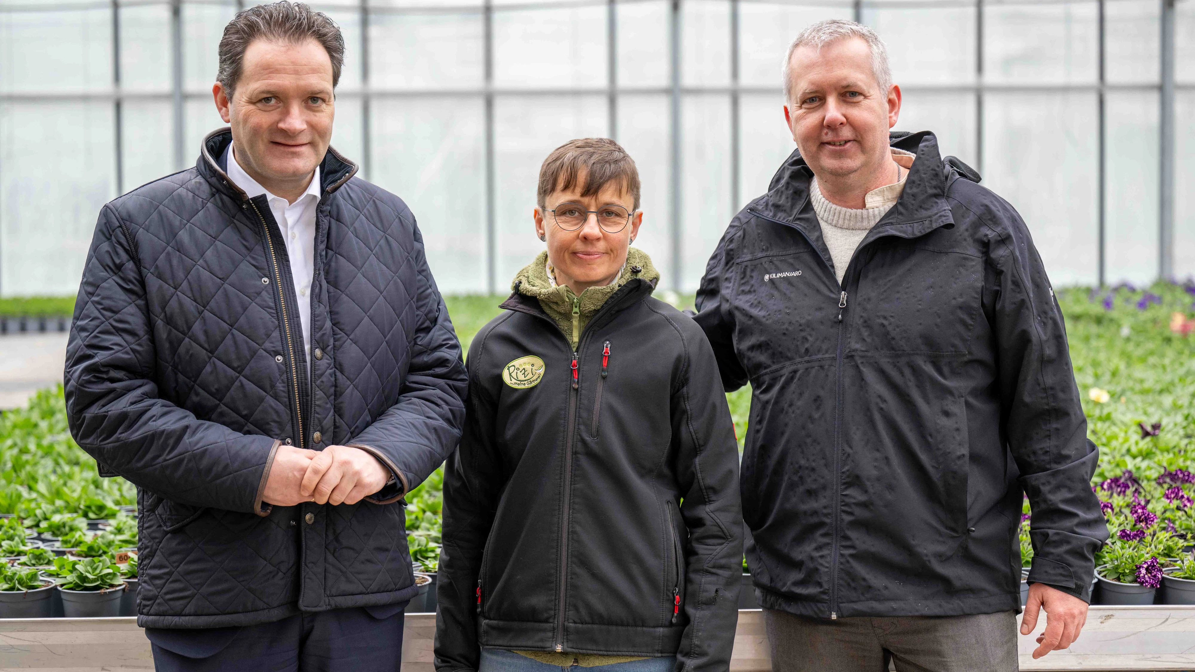 Landwirtschaftsminister Norbert Totschnig mit der Familie Rizi.