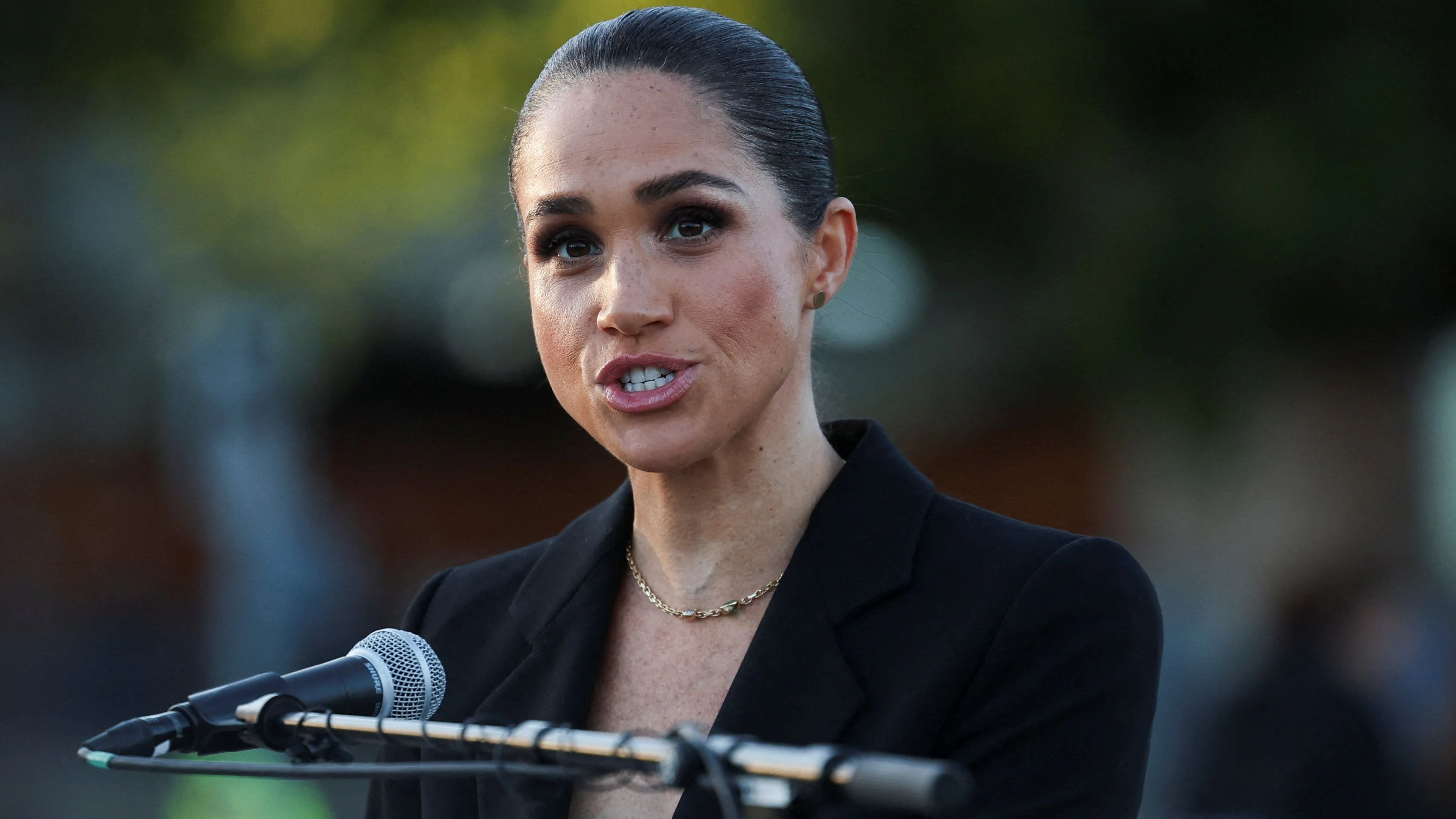 Meghan hielt eine Rede.