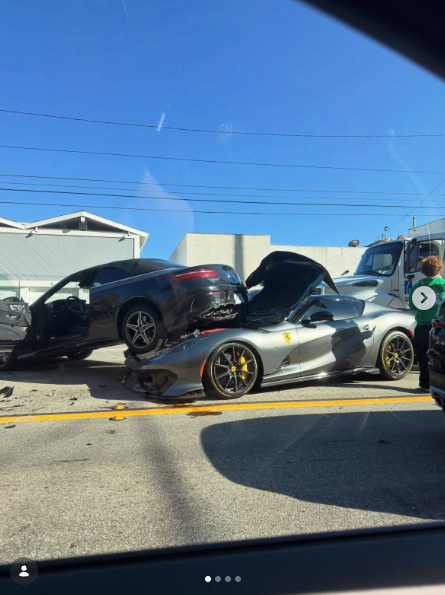 Ferrari 812 Competizione Aperta in Malibu (USA) verunfallt.
