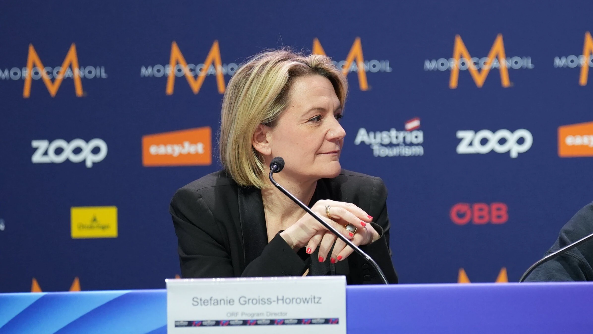 ORF-Programmdirektorin Stefanie Groiss-Horowitz neben Vorjahres-Sieger JJ bei einem Medienupdate.