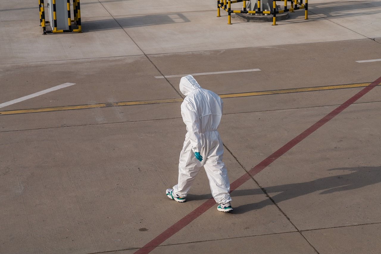 Heute.at - Ebola-Alarm! Infizierter Arzt kommt nach Berlin