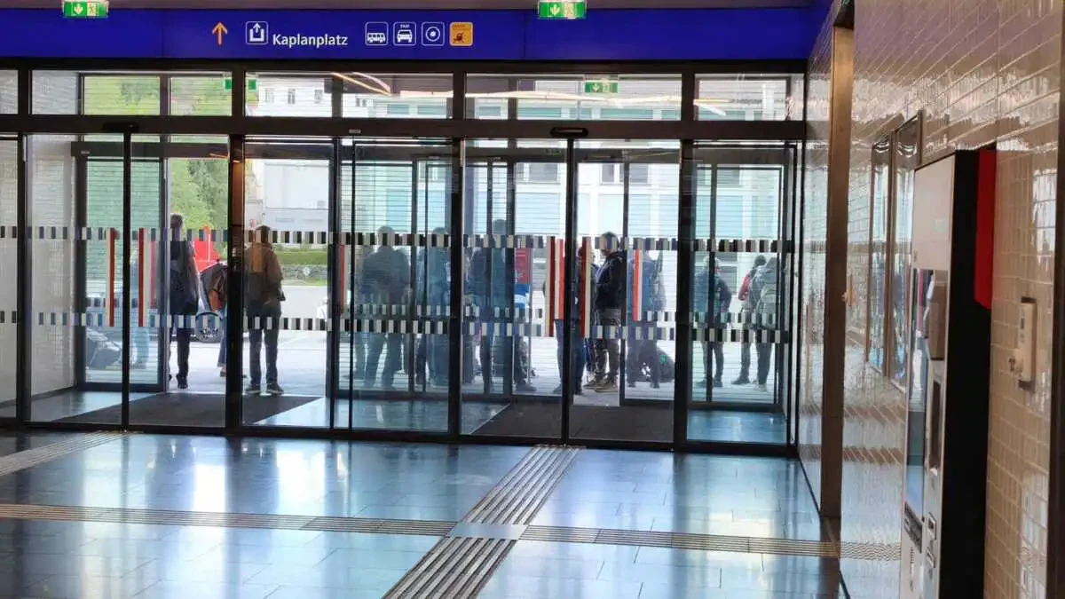 Ein "Heute"-Leser musste aufgrund einer Stellwerkstörung auf Schienenersatzverkehr zurückgreifen.