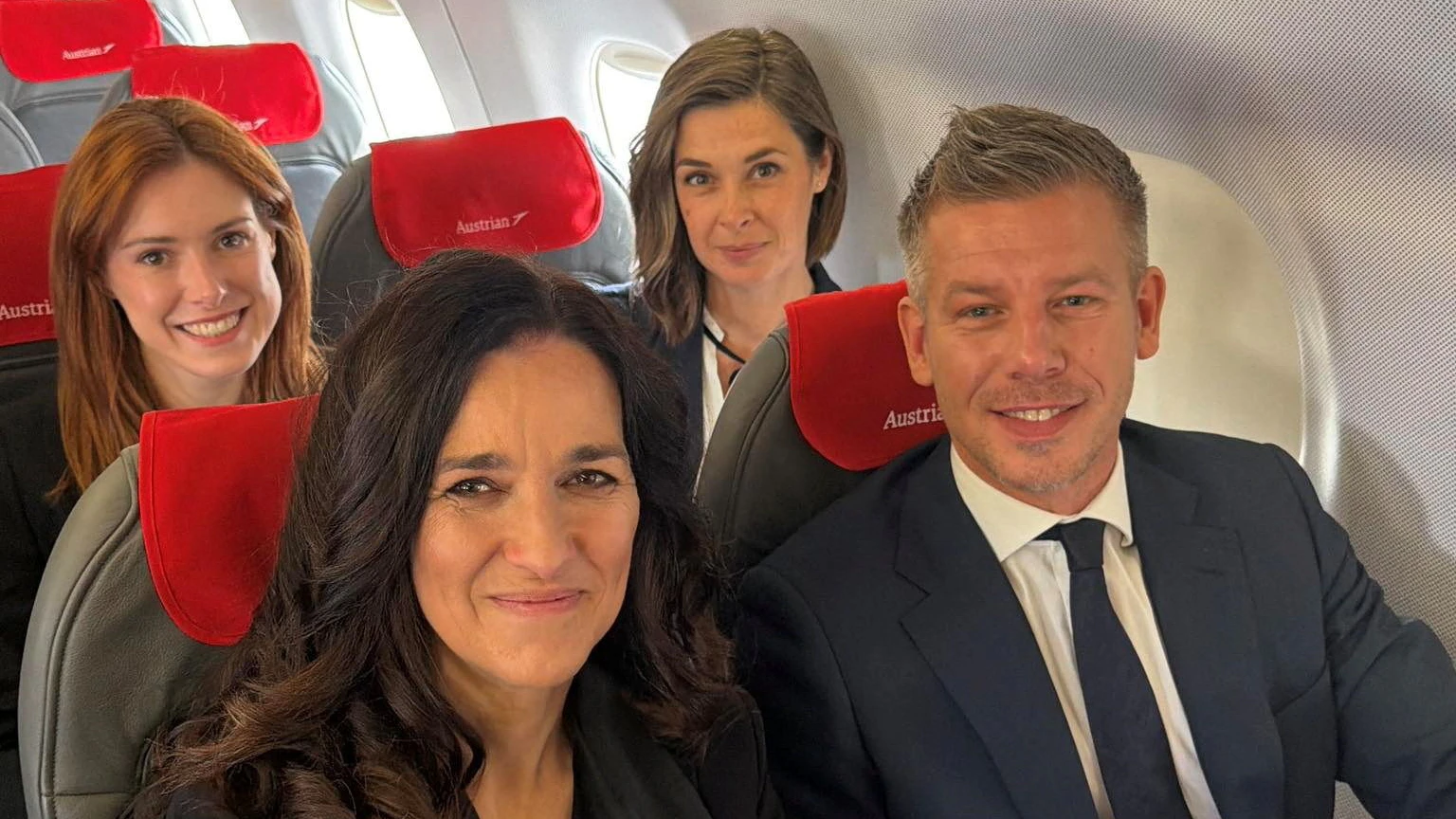 Ungarns neuer Premier fliegt mit einer AUA-Maschine von Wien nach Polen.