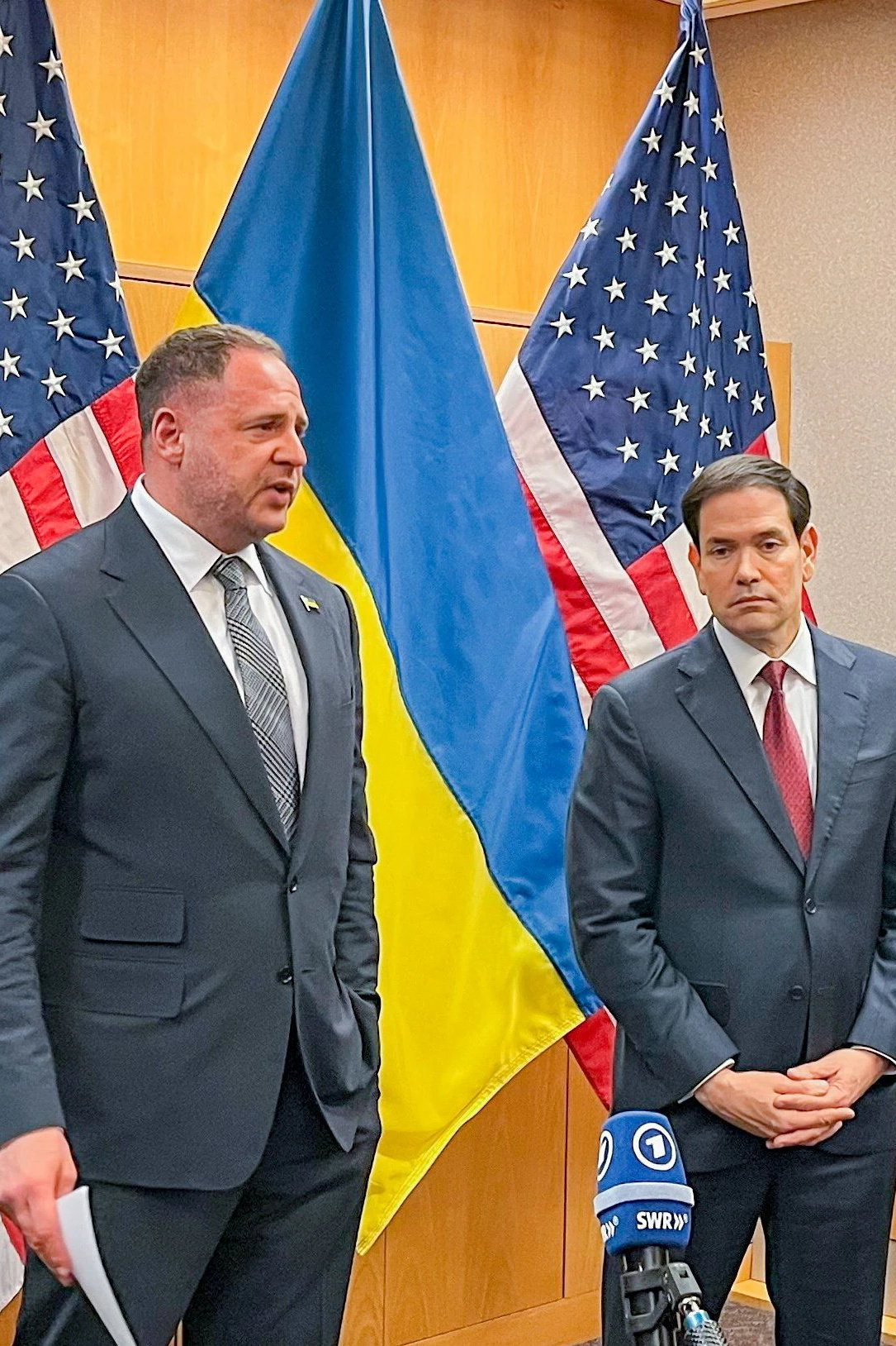 Schwieriger Verhandler: Andrij Jermak mit US-Außenminister Marco Rubio bei Verhandlungen in Genf im November 2025