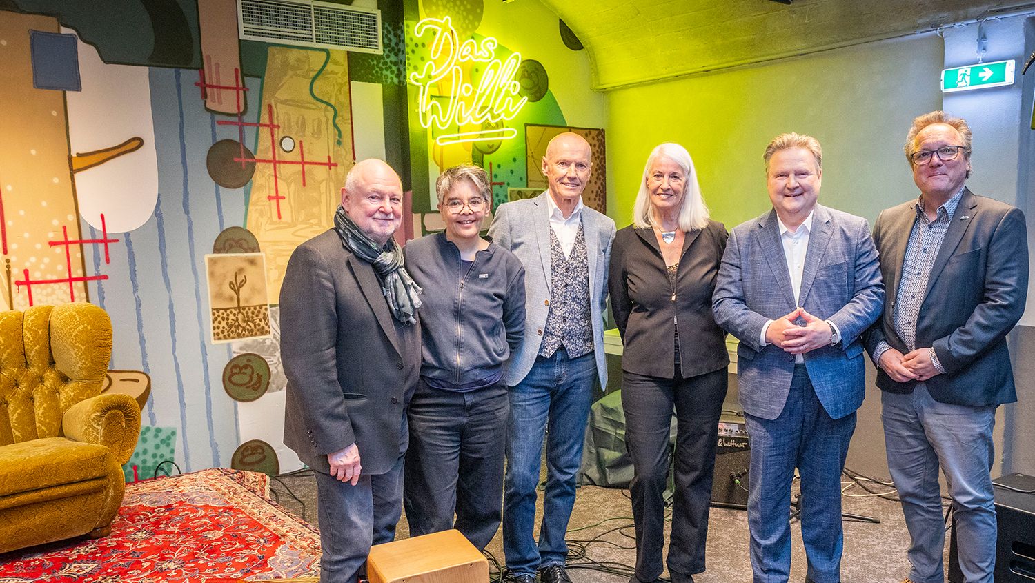 Vorstandsmitglied Sepp Stranig, Geschäftsführerin Susanne Lettner, Peter Resetarits, Vorstandsmitglied Beatrix Neundlinger, Bürgermeister Michael Ludwig und Geschäftsführer Martin Wurzenrainer (v.l.) bei der Eröffnung.