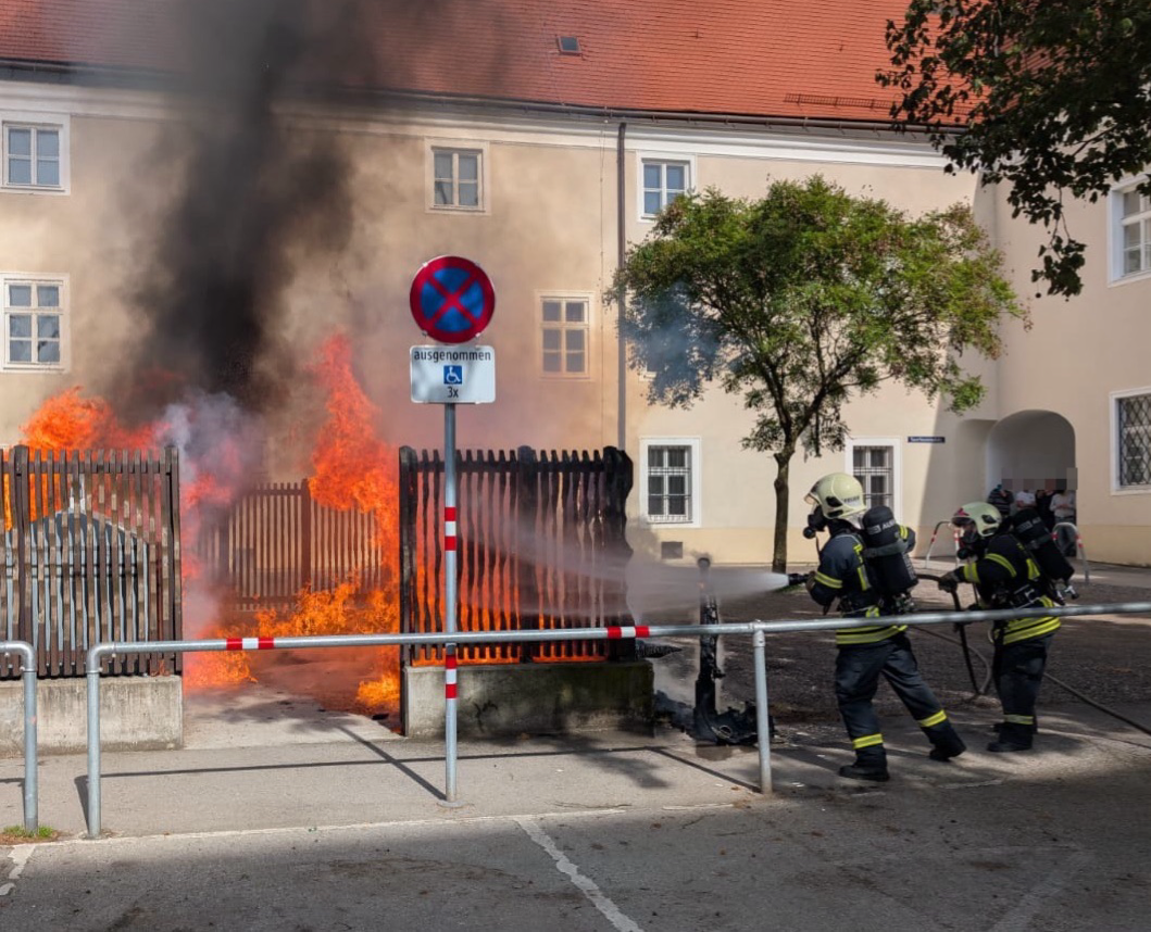 Brand in Müllinsel in St. Pölten