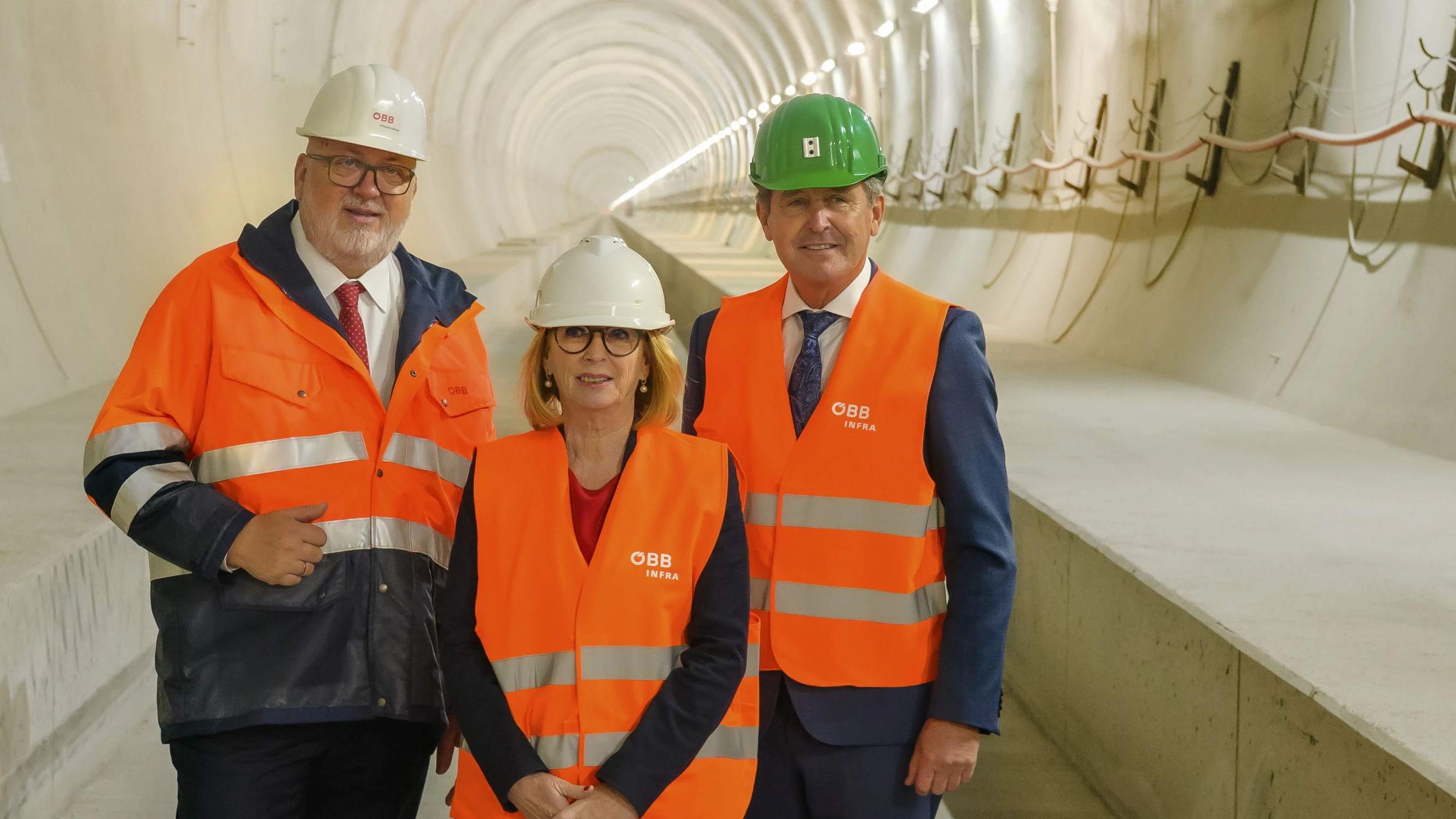 Führten die erste Fahrt einer offiziellen Delegation durch den Semmering-Tunnel an: Tunnelpatin und Nationalratspräsidentin Doris Bures, Mobilitätsminister Peter Hanke (r.), ÖBB-Chef Andreas Matthä