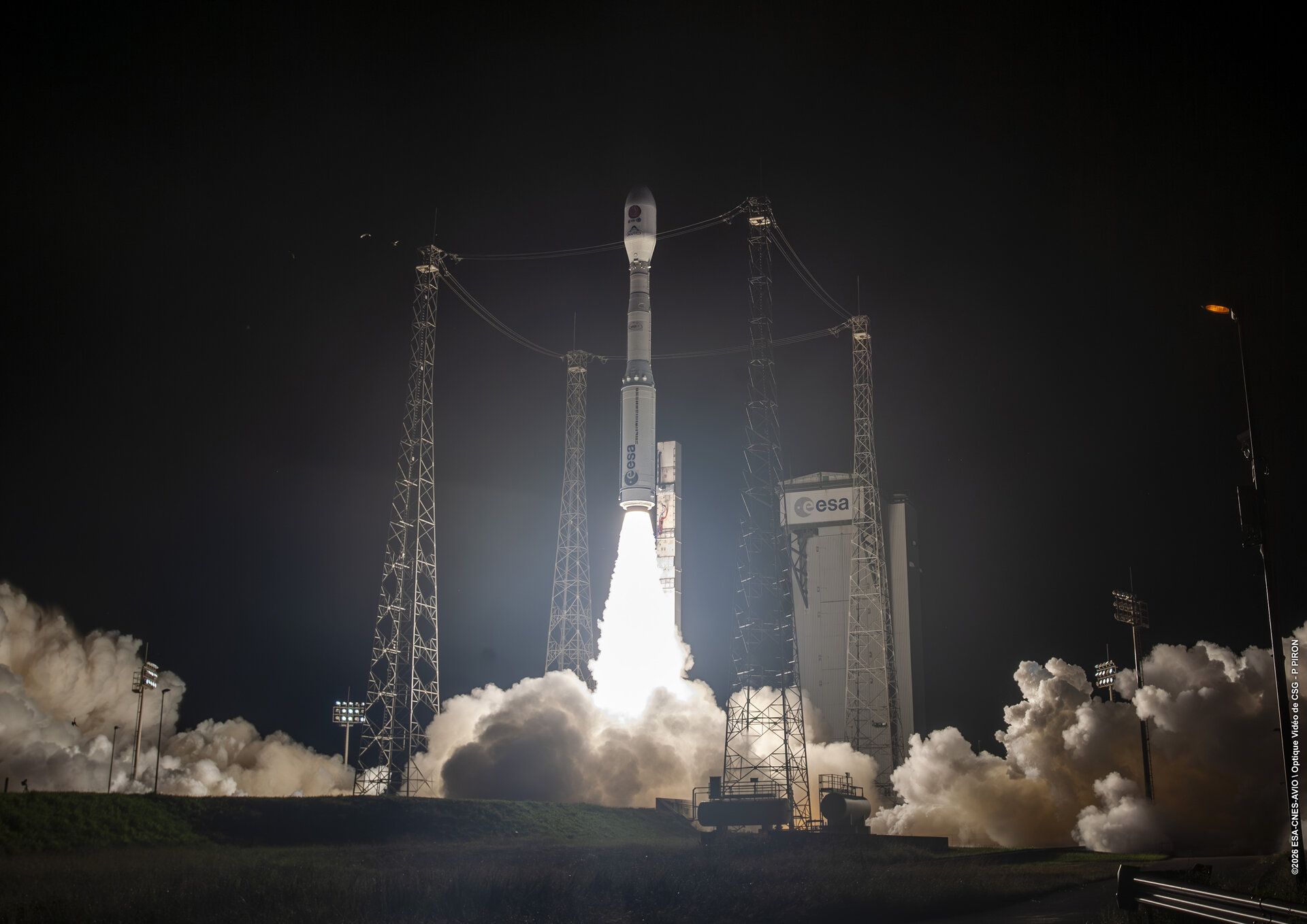 Der Satellit hob Dienstagfrüh an Bord einer Vega-C-Rakete ab