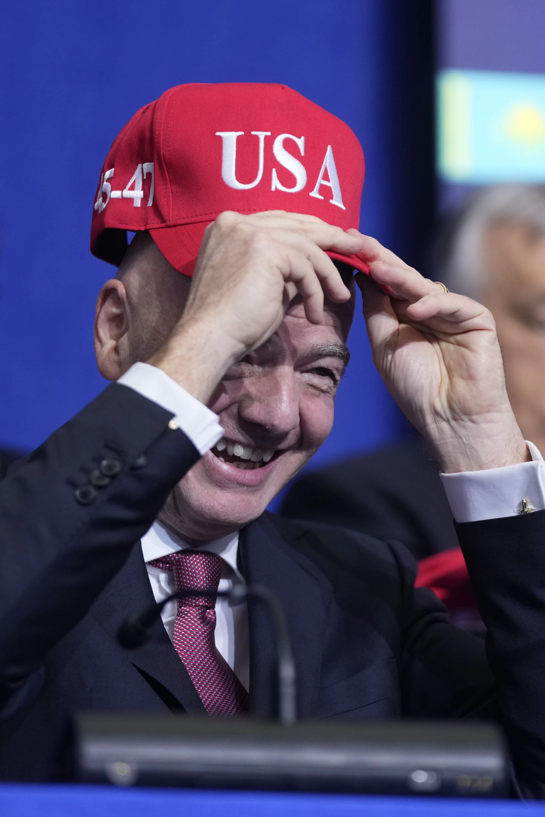 FIFA-Präsident Giovanni Infantino ist ein großer Trump-Fan und legt ihm die WM zu Füßen