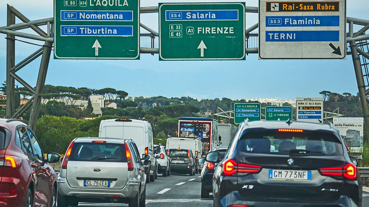 Auf den Straßen im Ausland drohen oft harte Strafen.