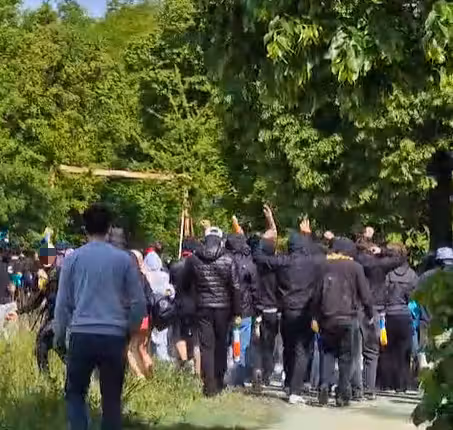 Vermummte der Kantonsschule Baden stürmten das 