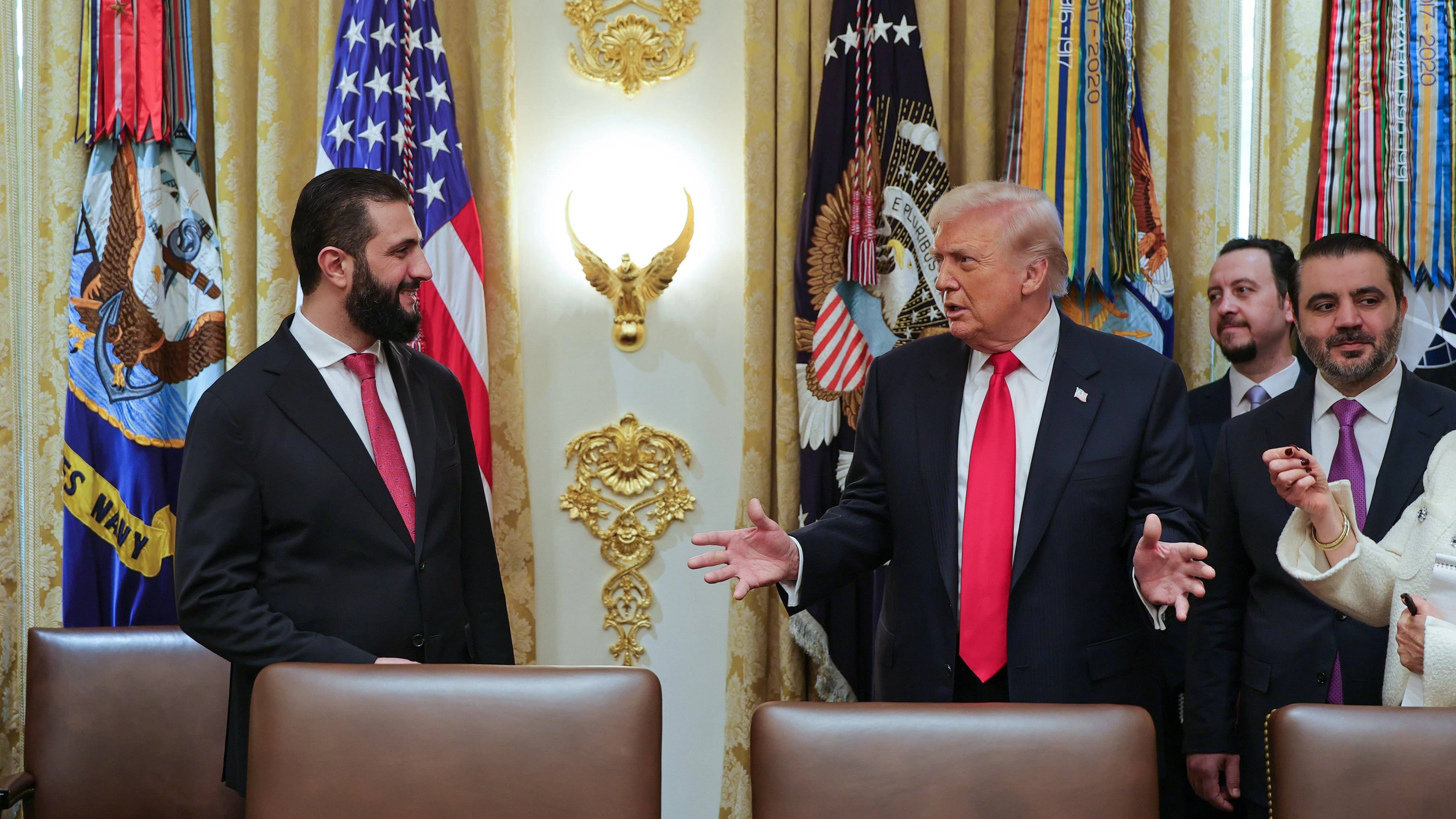 RECORD DATE NOT STATED 269517.jpg Syria President Ahmed Al-Sharaa is received by U.S President Donald Trump at the White House on an official visit to the United States of America on Monday Nov 10, 2025. Syrian Presidential Press Office handout EDITORIAL USE ONLY PUBLICATIONxNOTxINxCHNxHKGxTPE Copyright: xx 269517 x eyepress126731