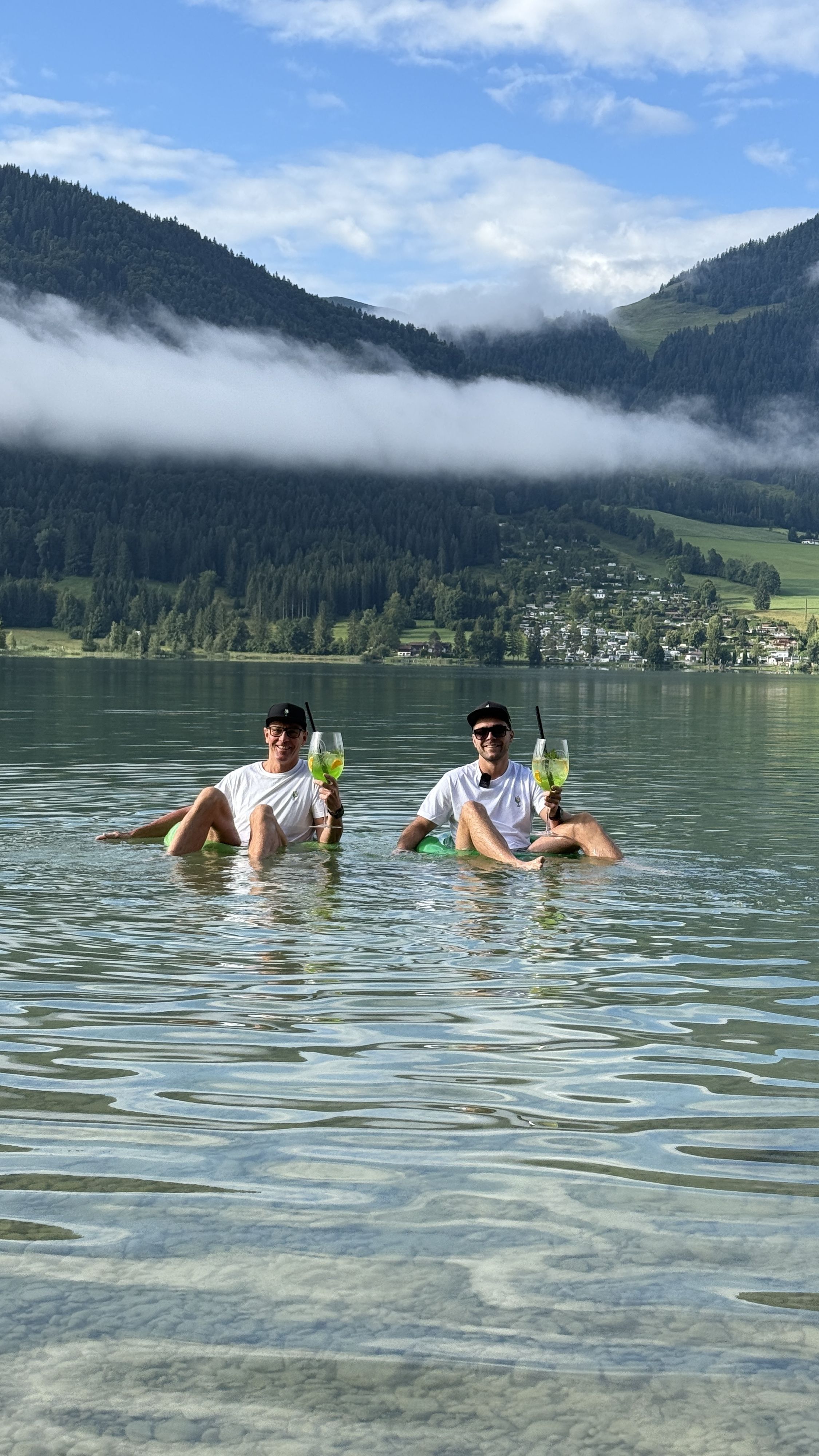 Peter (rechts) und Thomas Kronbichler bringen Farbe in den Sommer!