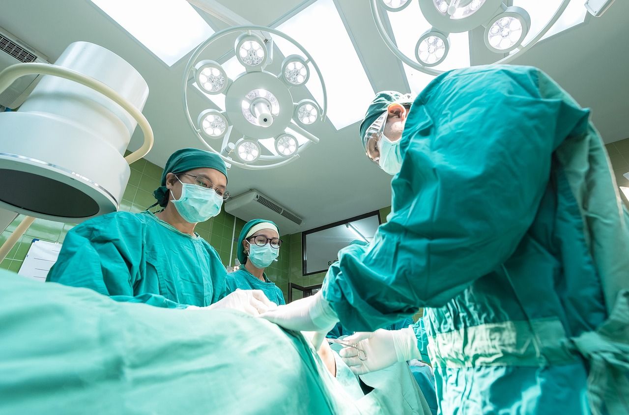 Ärzte im Operationssaal