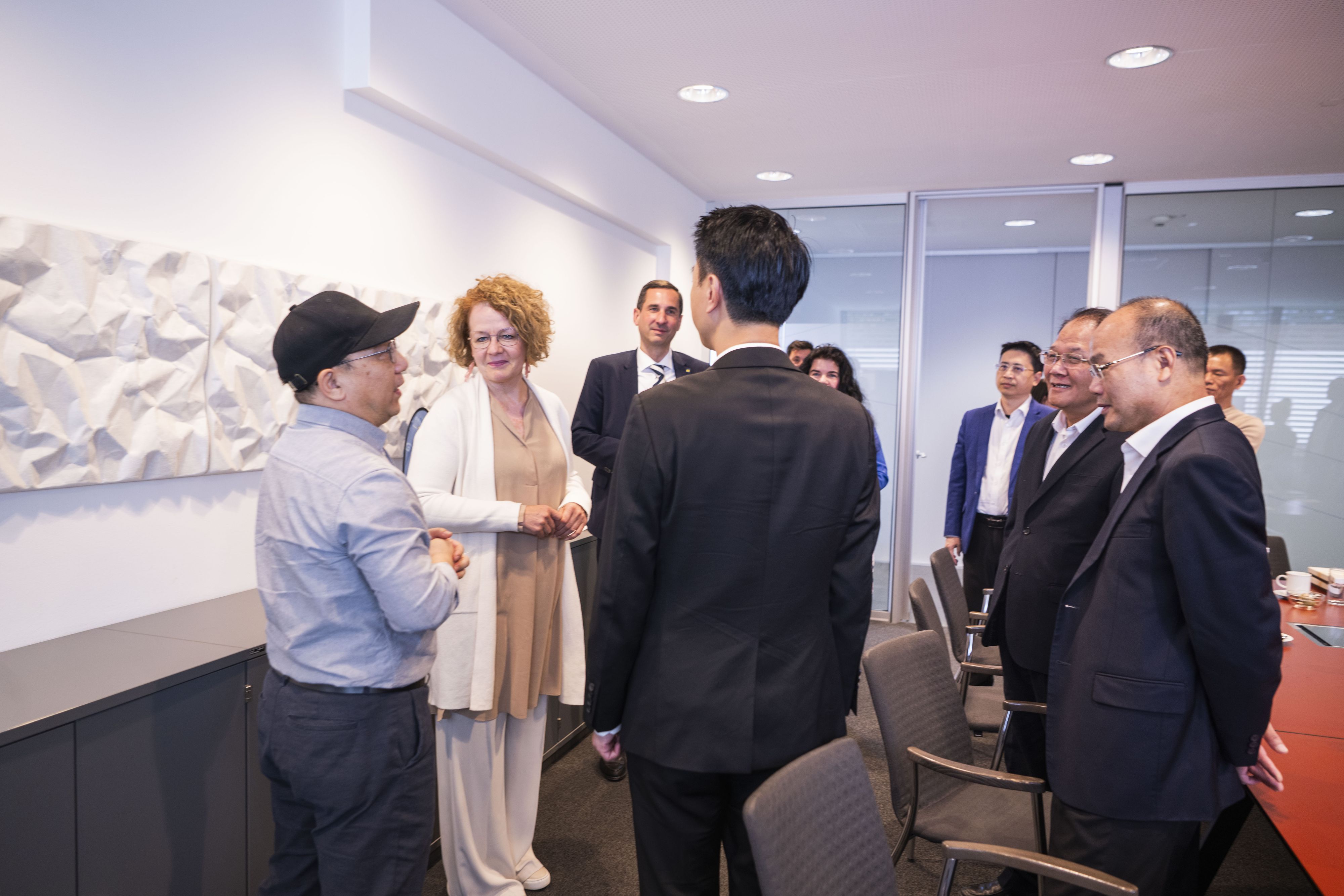 Heute.at - Besuch aus China – Blick hinter NÖ Gesundheitskulisse
