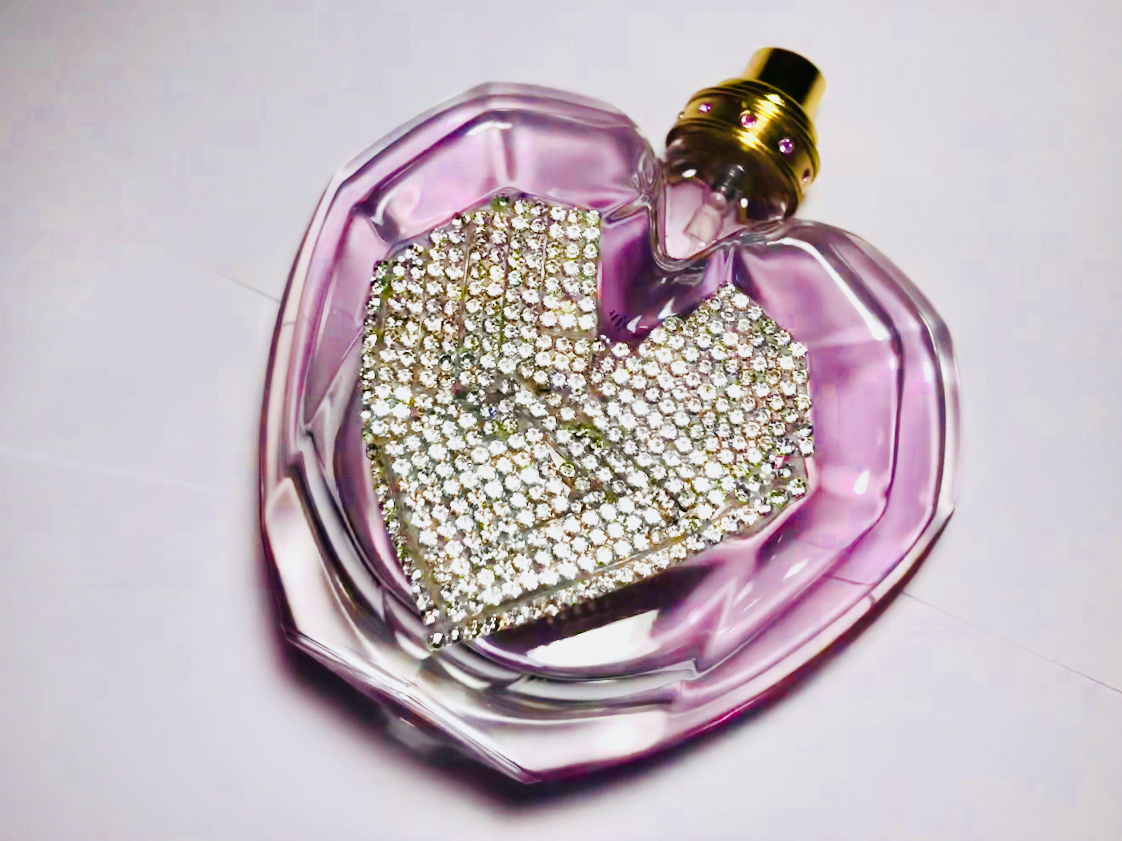 Heute.at - Strass statt Stress? Wie Bedazzling den Kopf beruhigt