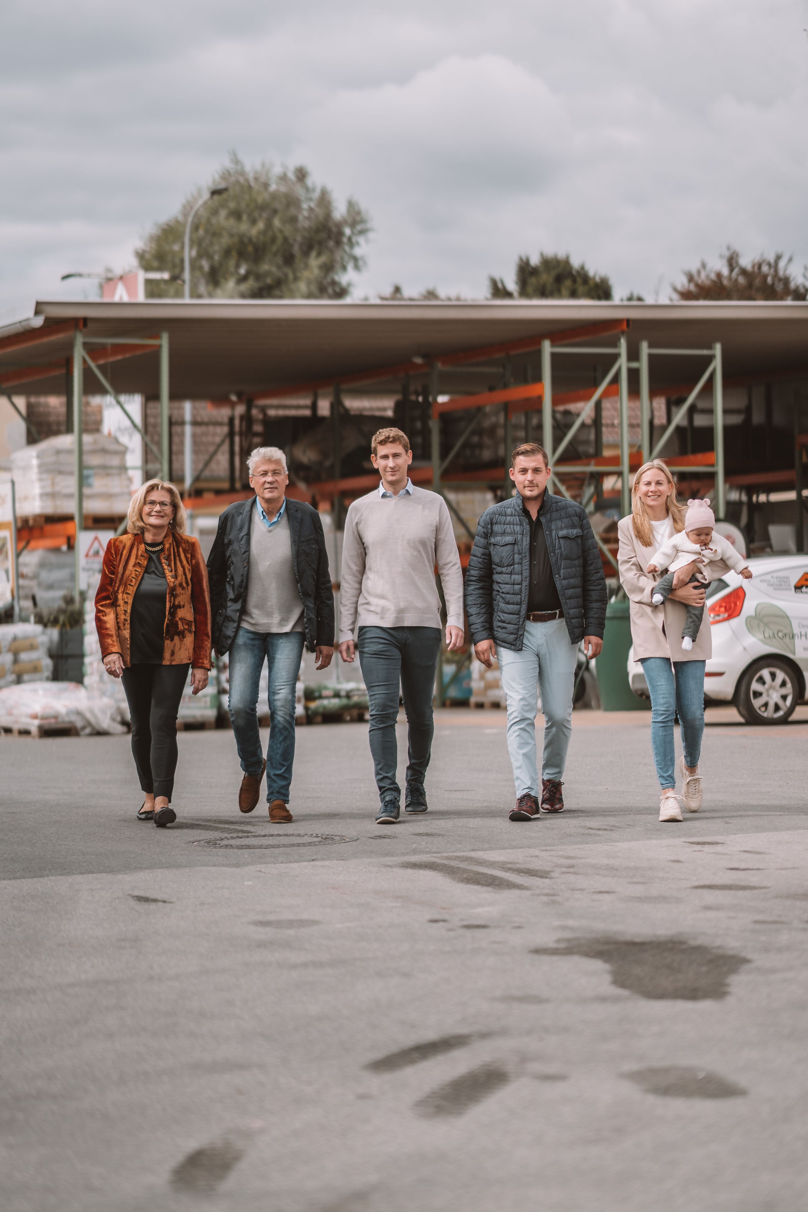 Familienbetrieb, geführt von Helmut (2 v.l.) und Stefan (2 v.r.) Aichninger.