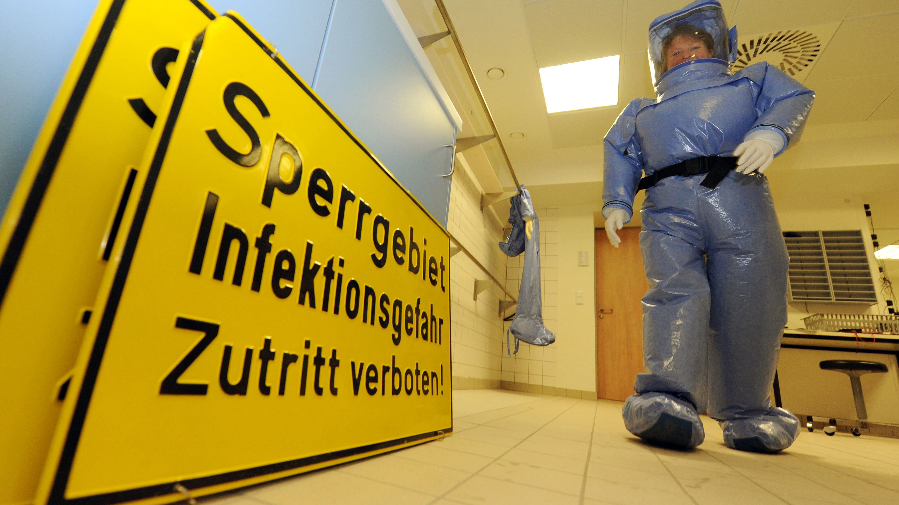 Der Patient wird auf einer Isolierstation behandelt. (Symbolbild)
