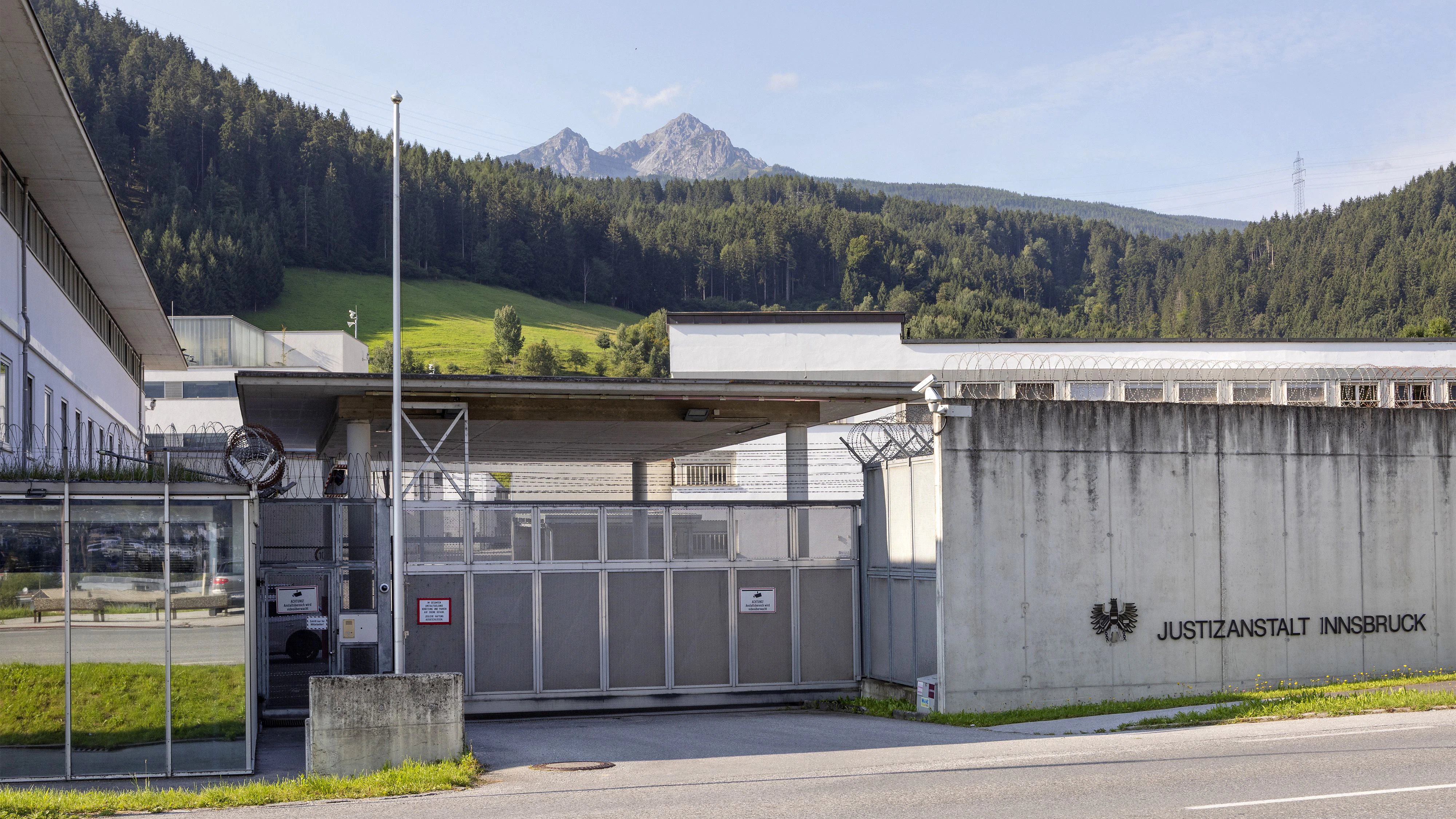 Heute.at - Aus Knast abgeseilt – Häftling weiter auf der Flucht
