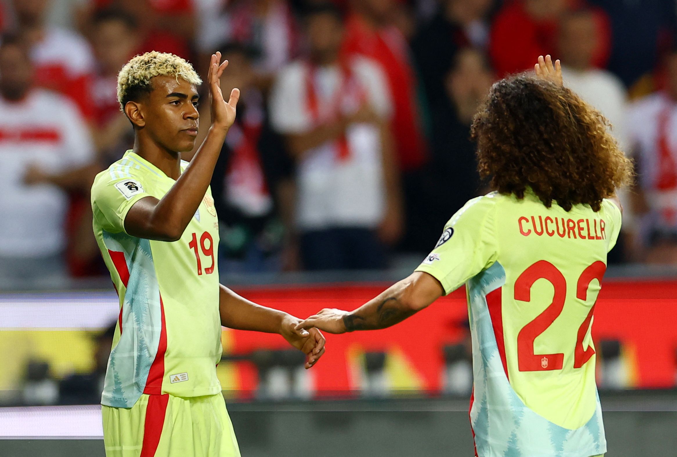 Lamine Yamal und Marc Cucurella