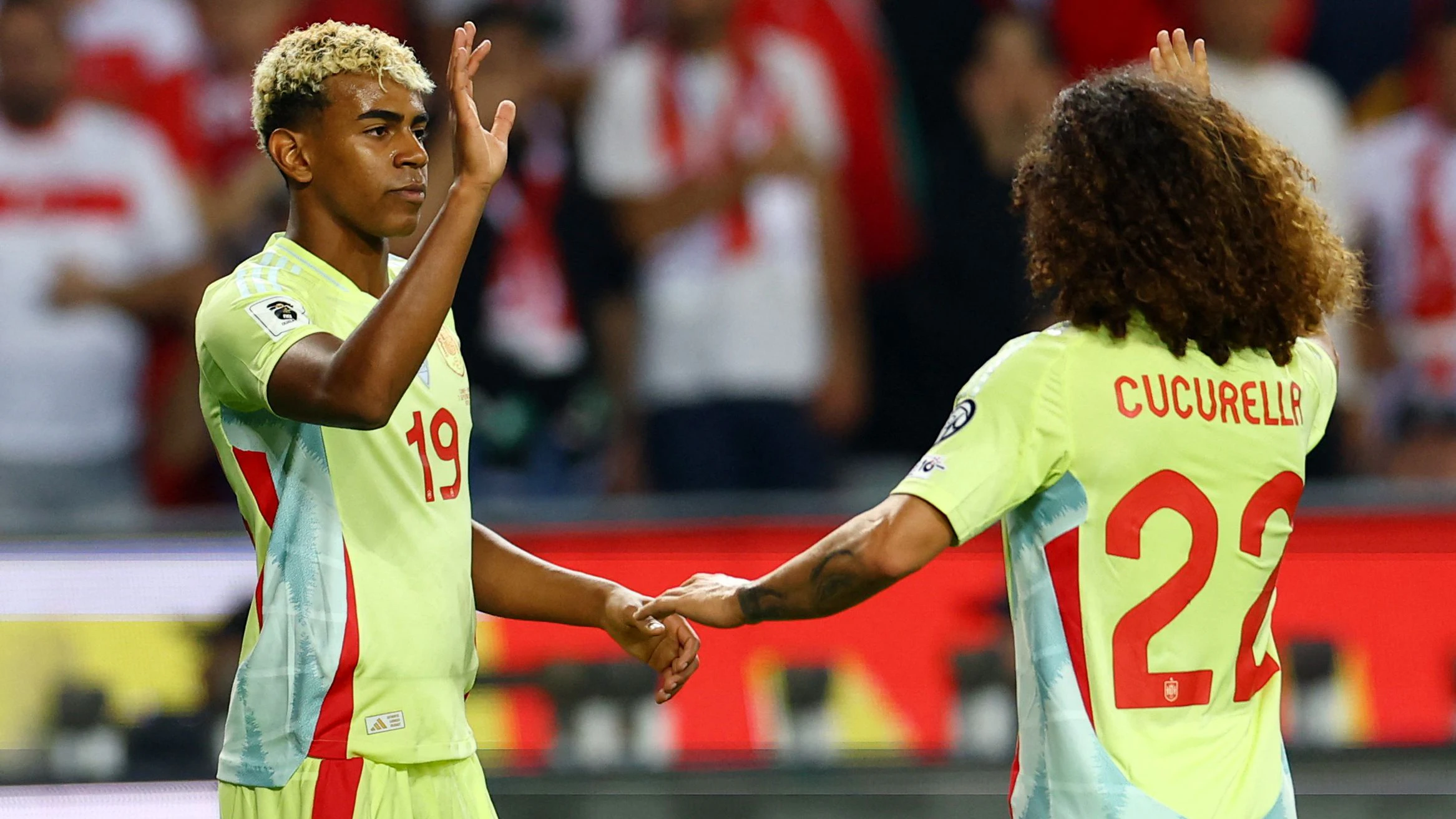 Lamine Yamal und Marc Cucurella 