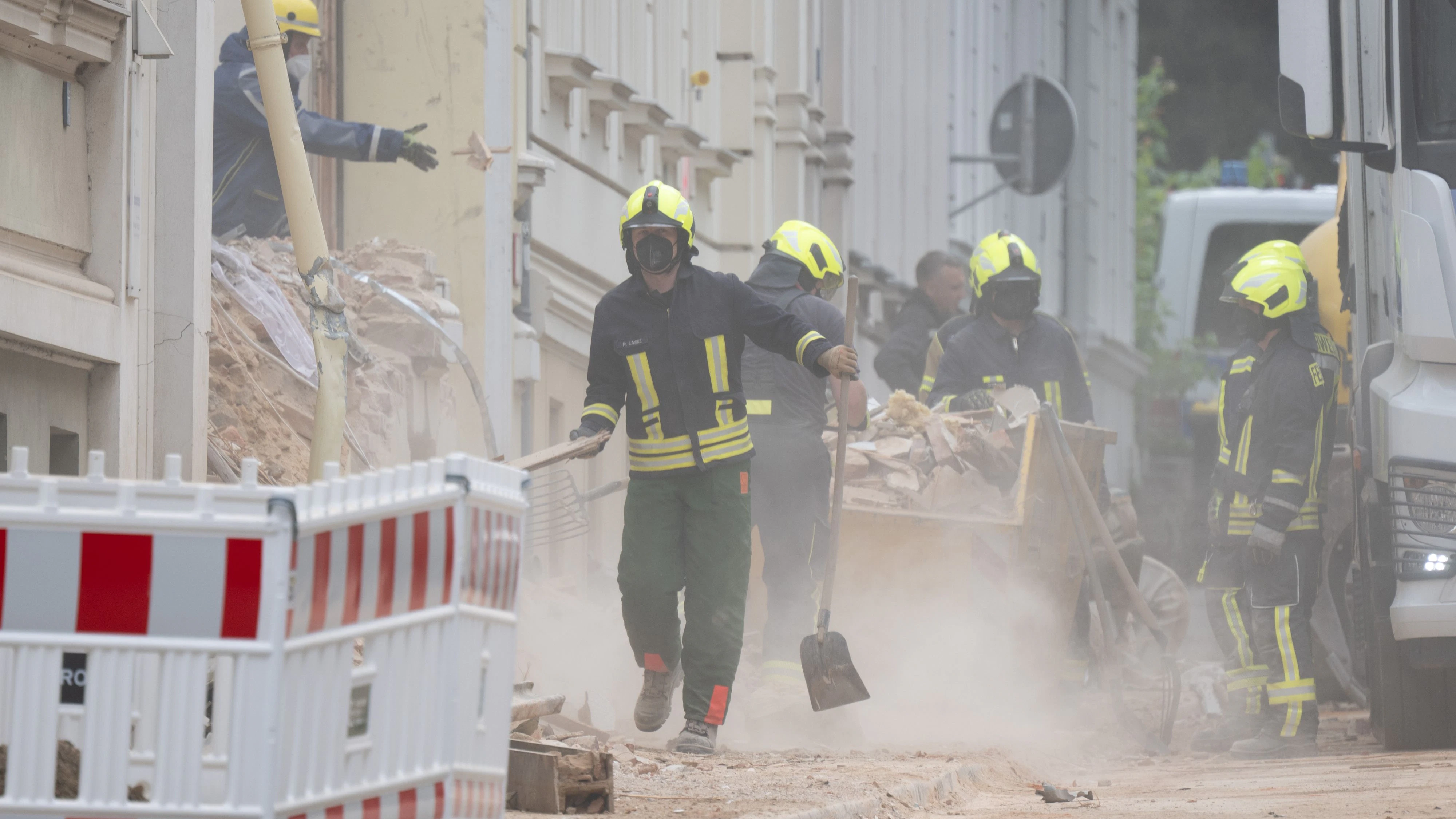 Heute.at - Zweite Leiche aus eingestürztem Wohnhaus geborgen