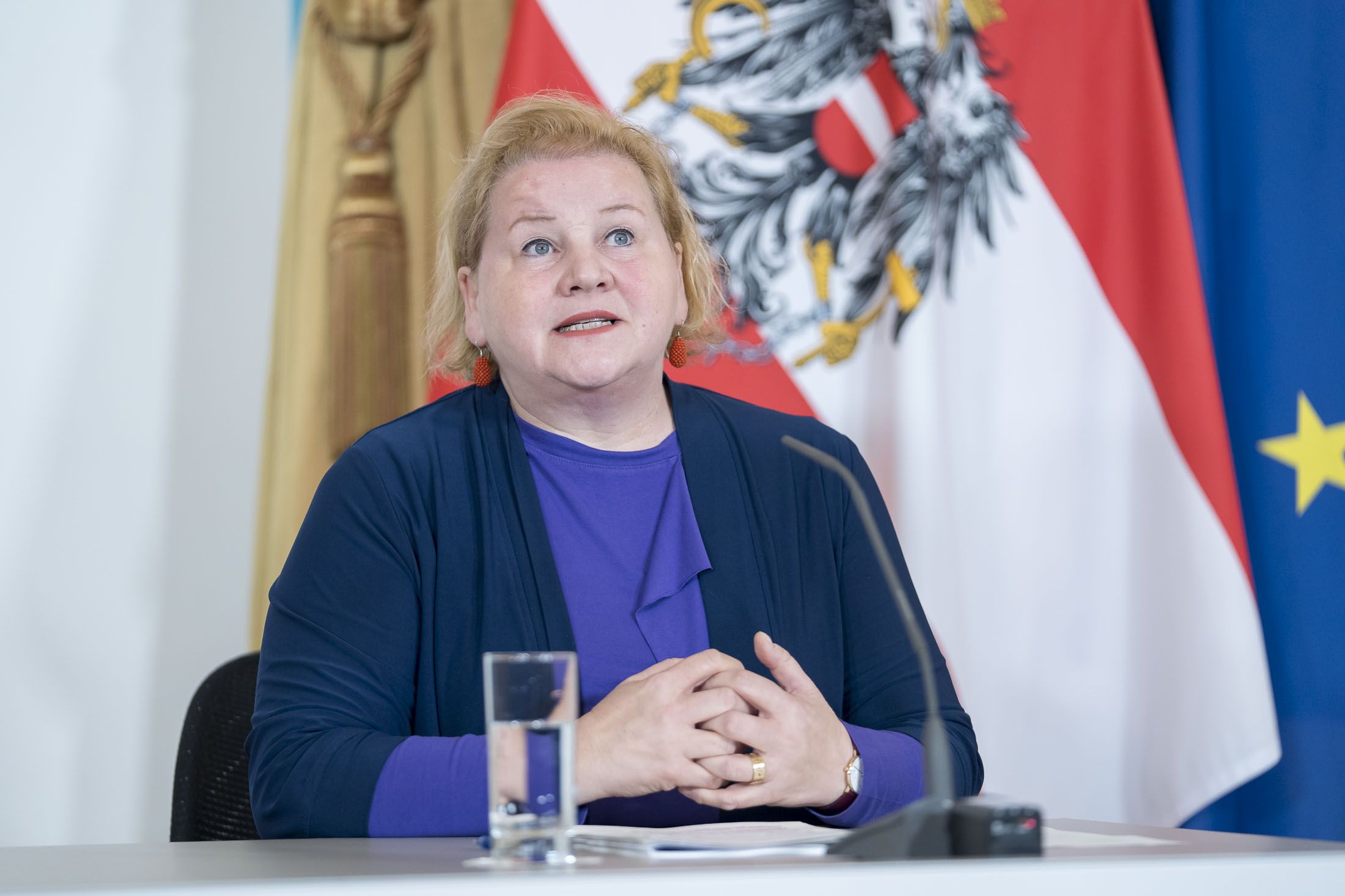 Die Bundesregierung setzt mit roter Sozialministerin bei den Pensionisten radikal den Sparstift an.