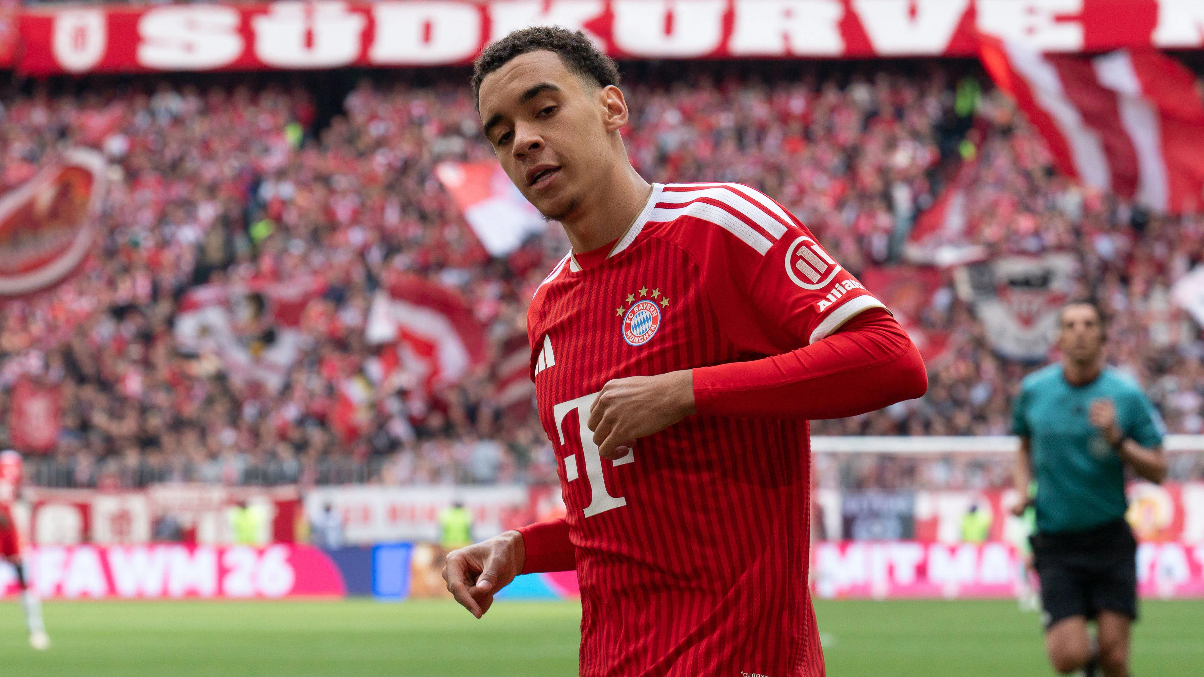 GER, Bayern, Muenchen, Fussball, FC Bayern Muenchen - 1. FC Koeln, in der Allianz Arena, Muenchen, Bundesliga, 34. Spieltag, 16.05.26, v.l. Jamal Musiala FC Bayern Muenchen, 10, im Portrait, Einzelbild, Freisteller, portrait, headshot, single image, cutout DFL / DFB regulations prohibit any use of photographs as image sequences and or quasi-video, *** GER, Bayern, Muenchen, Fußball, FC Bayern Muenchen 1 FC Koeln, in der Allianz Arena, Muenchen, Bundesliga, 34 Spieltag, 16 05 26, v l Jamal Musiala FC Bayern Muenchen, 10 , im Portrait, Einzelbild, Freisteller, portrait, headshot, single image, cutout DFL DFB regulations prohibit any use of photographs as image sequences and or quasi video, Copyright: HMB-Media/MichaelxNibel
