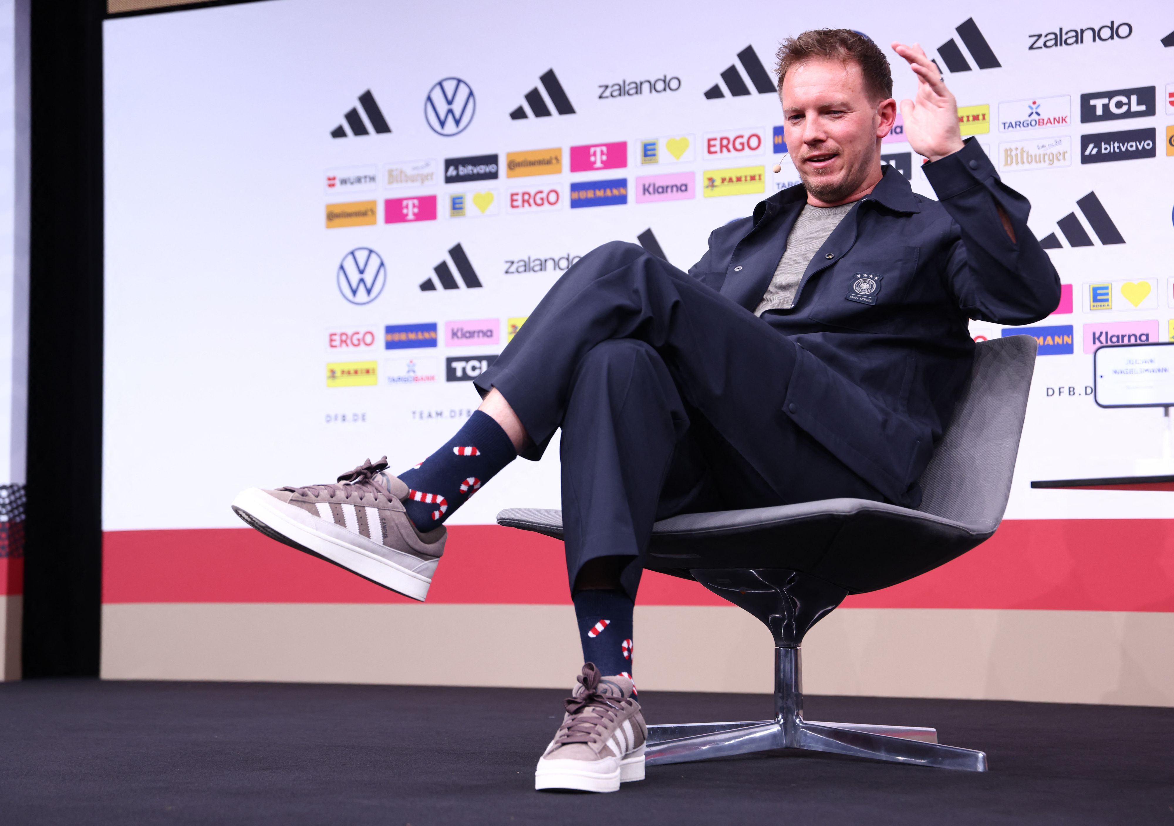 Heute.at - Nagelsmann holt Neuer, trägt Socken von Rivalen