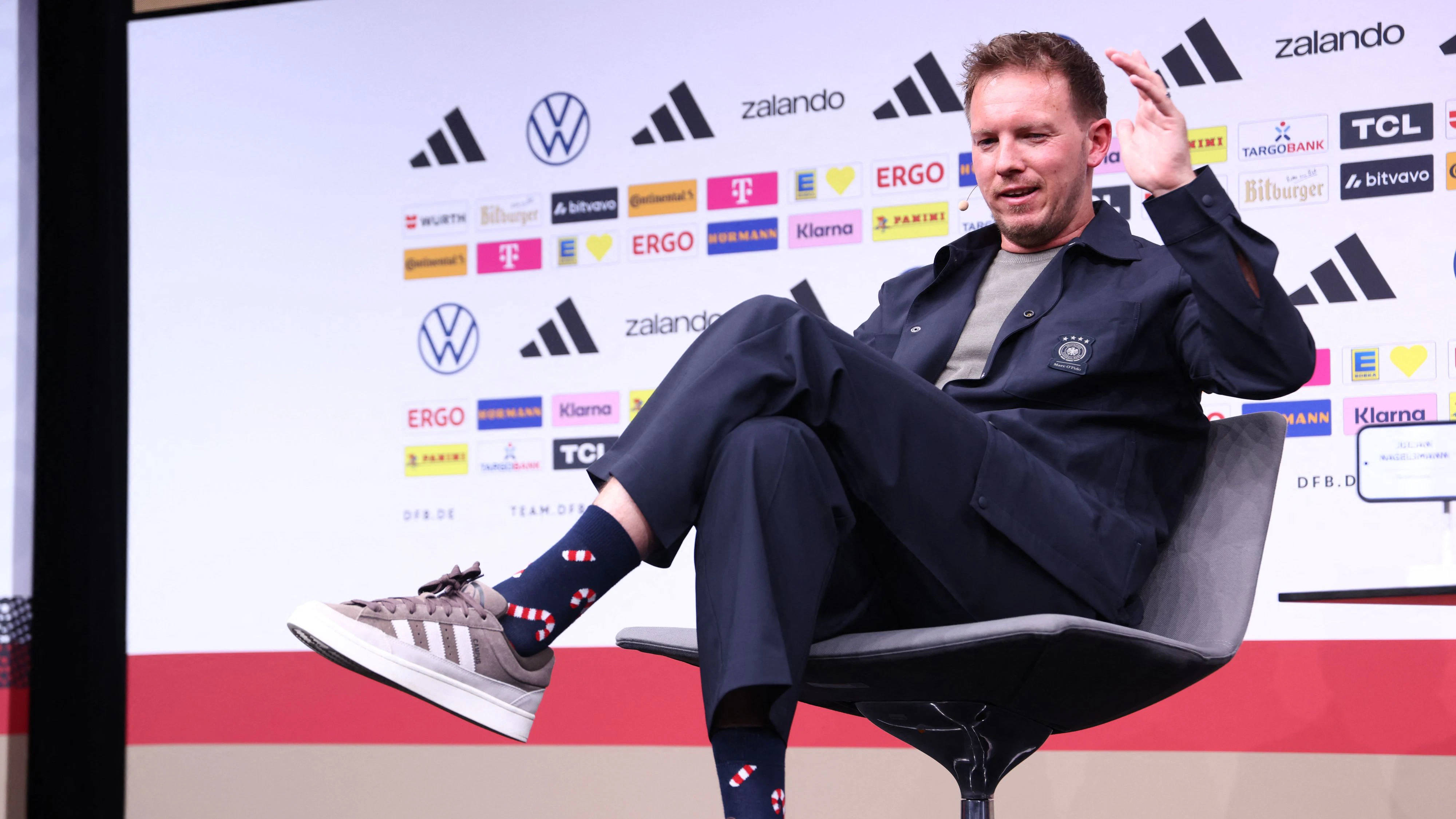 Heute.at - Nagelsmann holt Neuer, trägt Socken von Rivalen