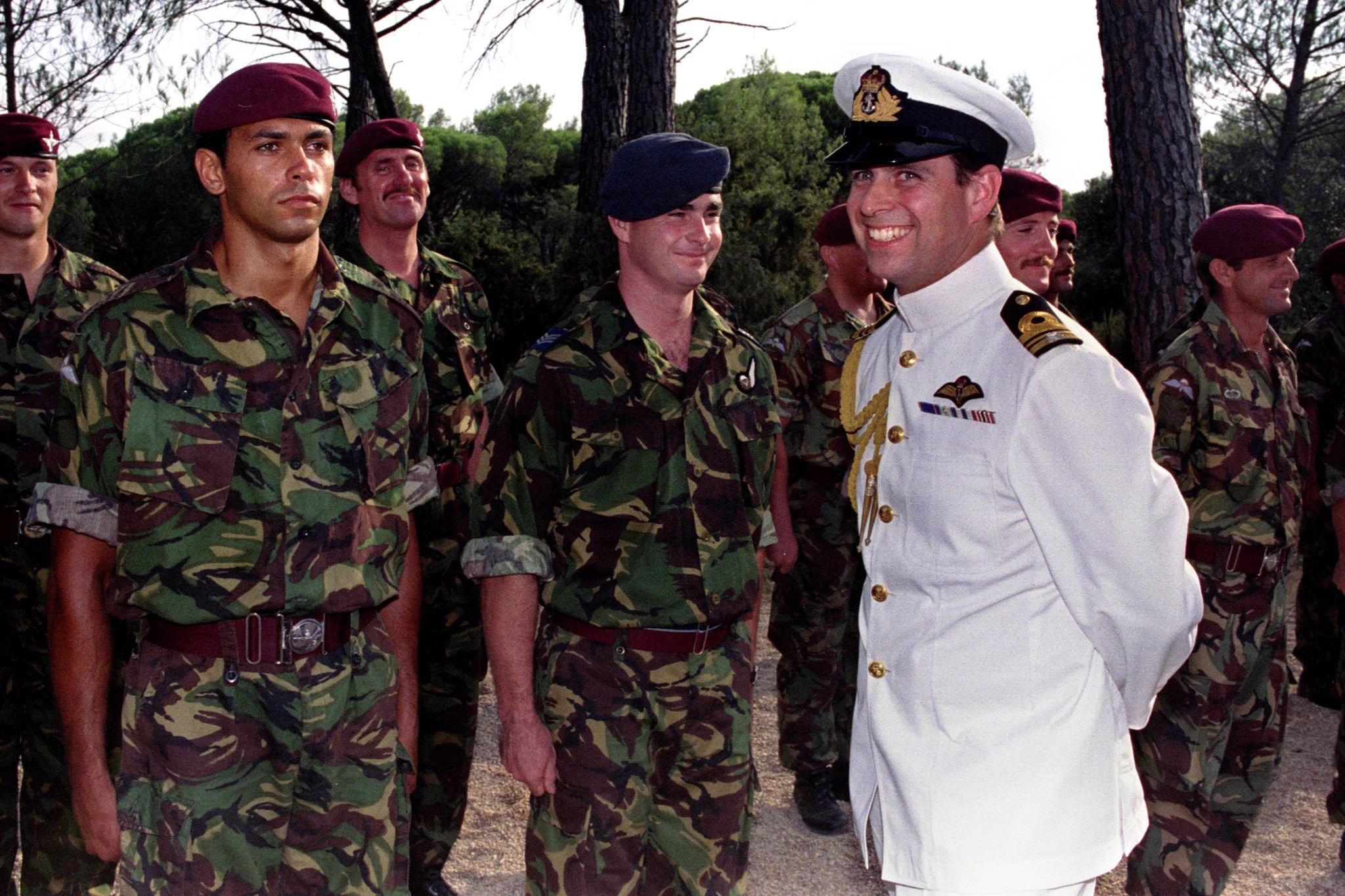 Ein Offizier – und Gentleman? Andrew war 20 Jahre lang in der Royal Navy. Hier besuchte er ein Fallschirnjägerregiment