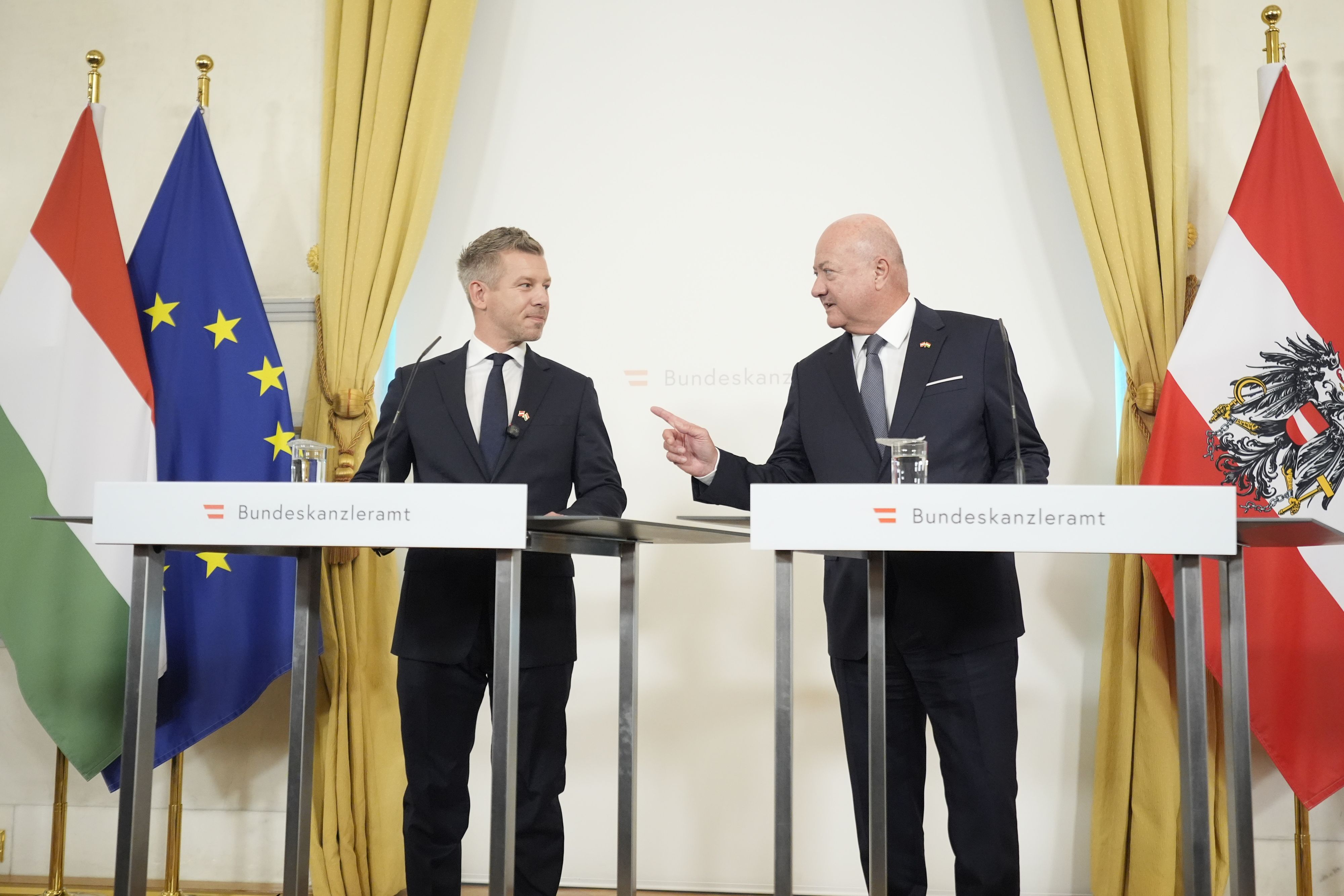 Bei einer gemeinsamen Pressekonferenz gaben Bundeskanzler Christian Stocker und Ungarns Premier Péter Magyar Details der Gespräche bekannt.